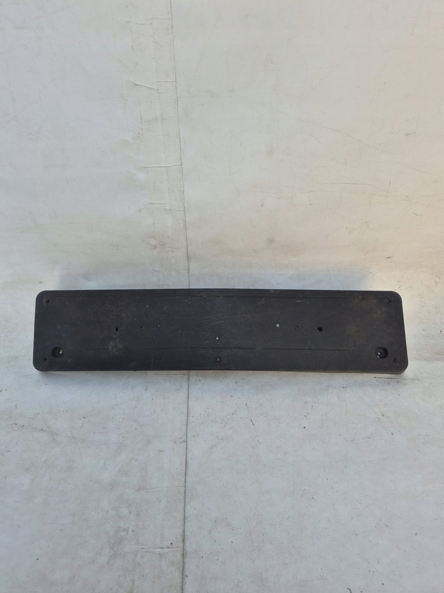 MERCEDES C-KLASA W205 frame pad below TABLICE registration A2058171678