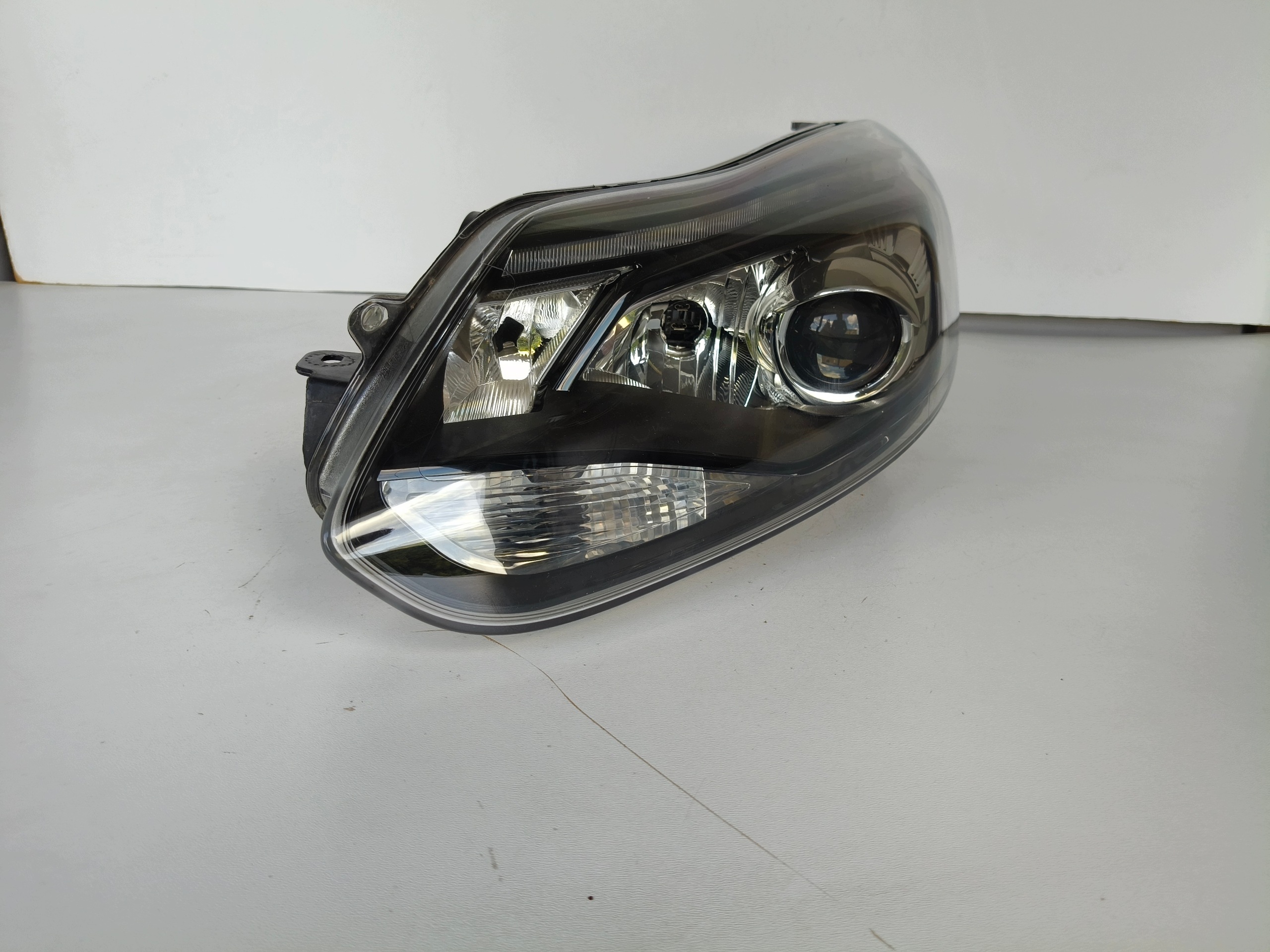 light left REFLEKTOR FORD FOCUS MK3 11- XENON LED CIEMNY