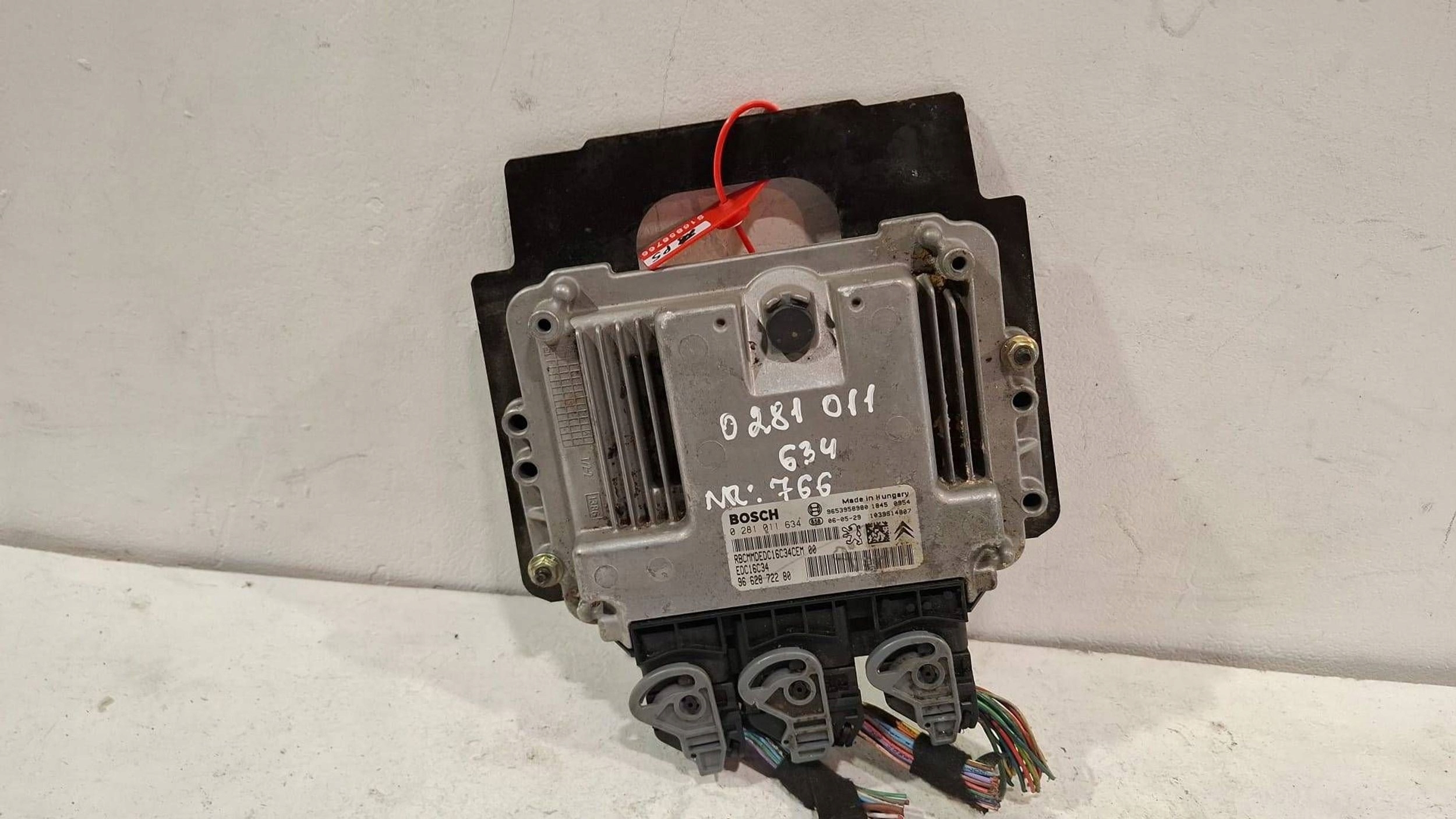 control unit of the engine computer 0281011634 Citroen Peugeot 1.6 HDI