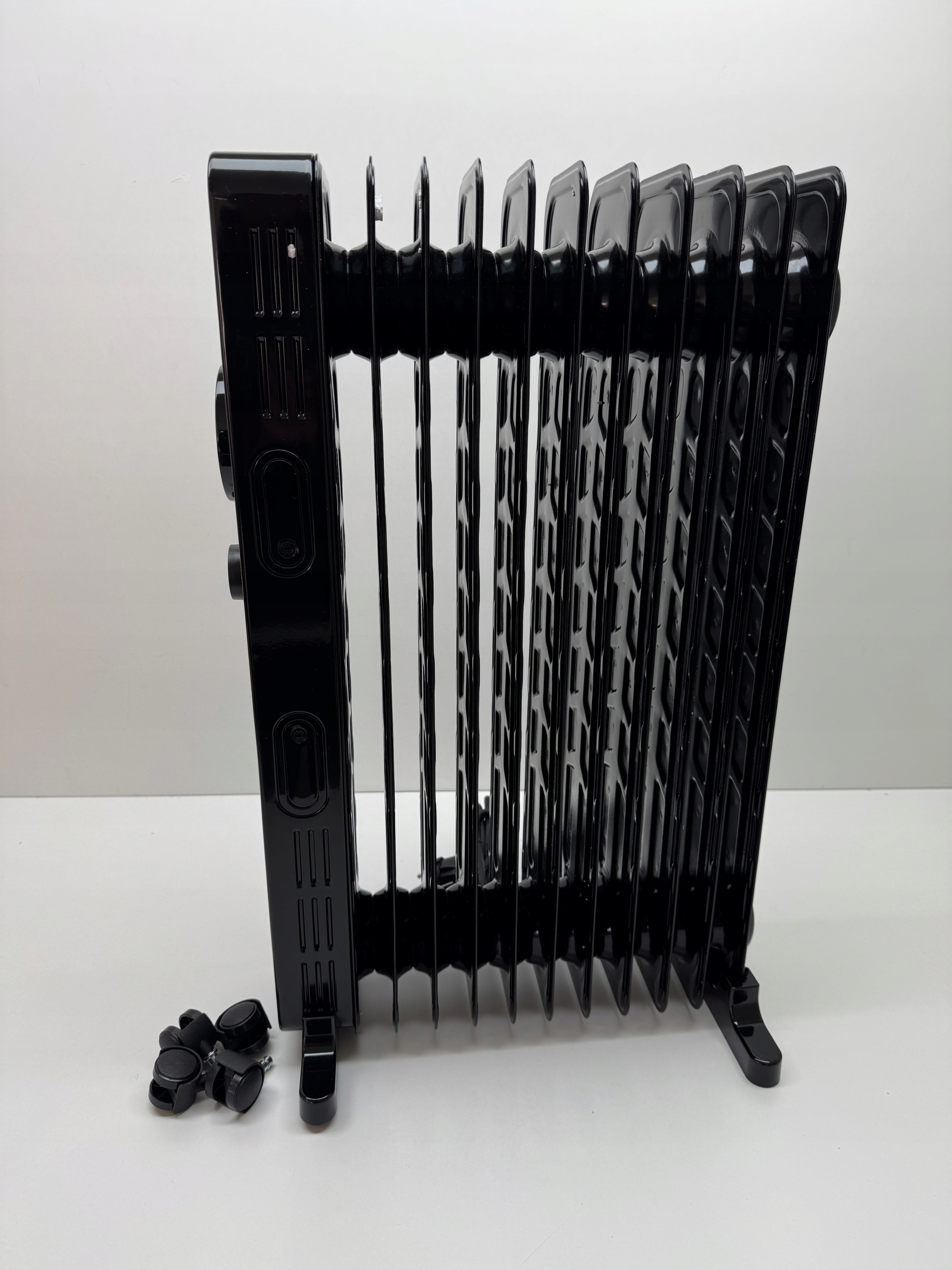 Olejový radiátor Pelonis s nastaviteľným termostatom, elektrický ohrievač