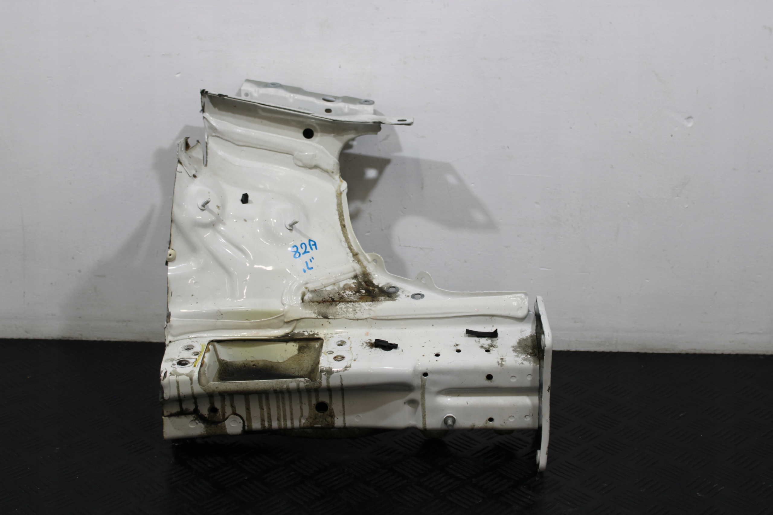 quarter quarter FARTUCH left front AUDI A1 II 82A
