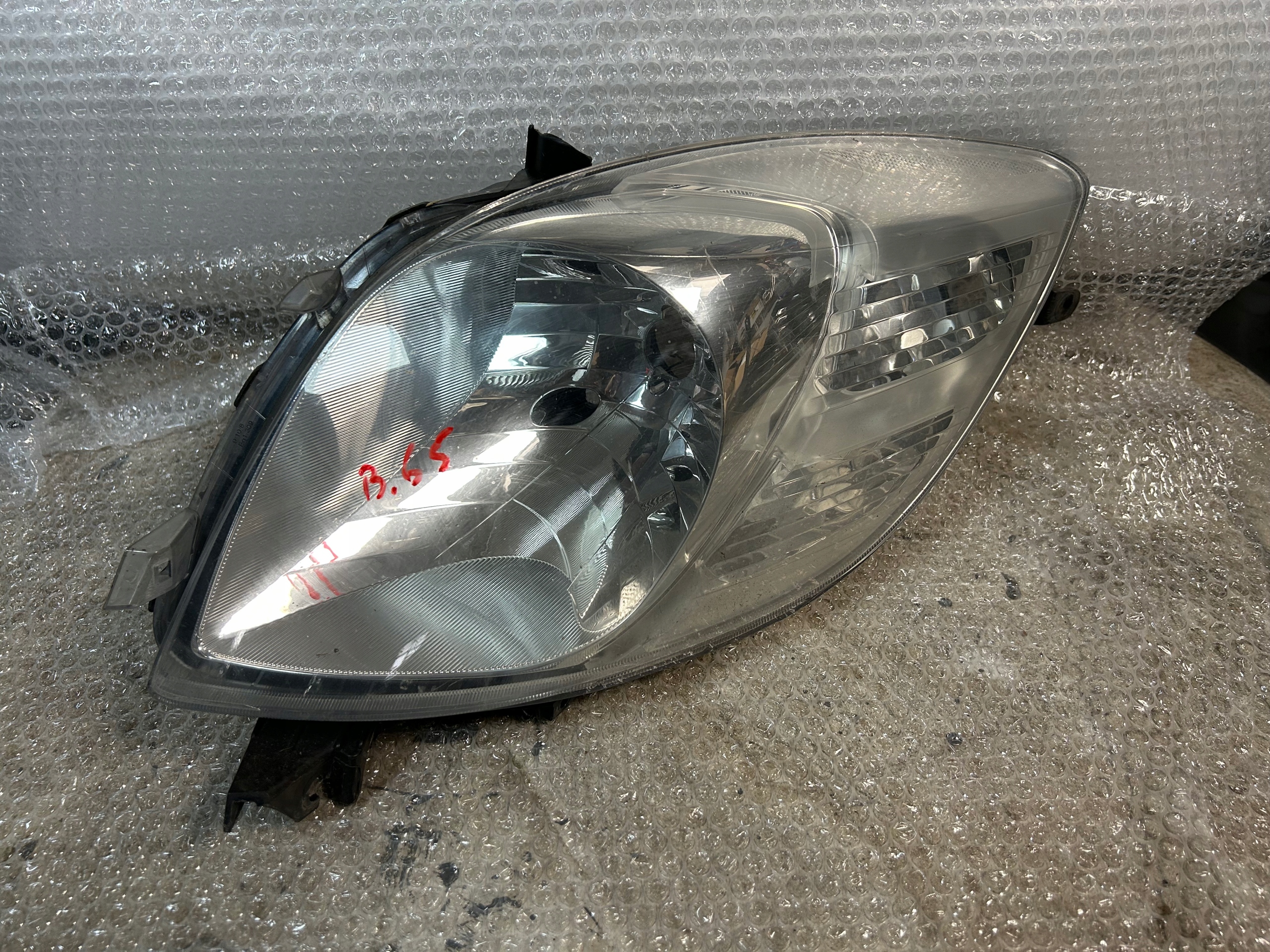 TOYOTA YARIS II ФАРА ПЕРЕД ЛІВА