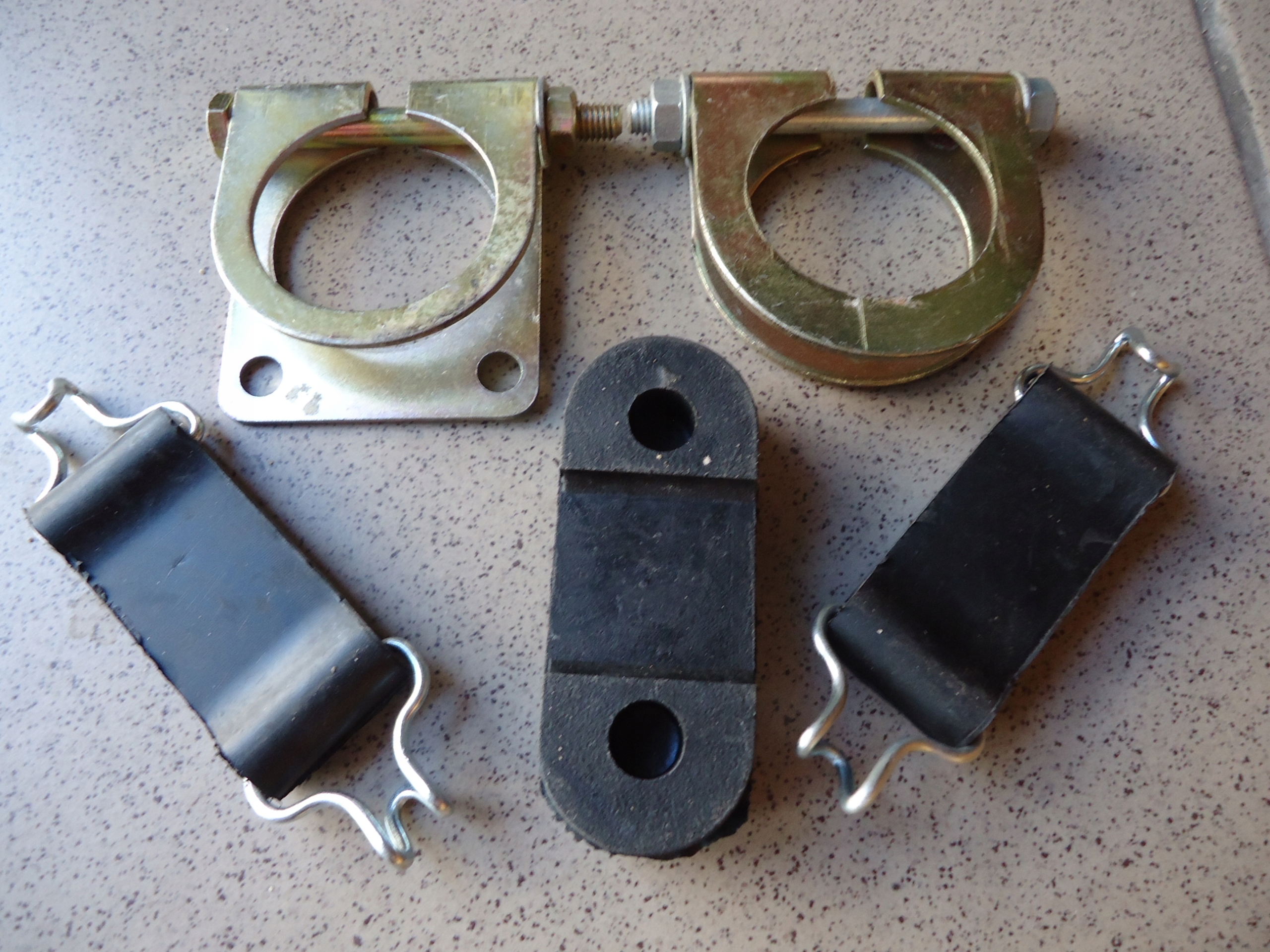 WIESZAKI +ZACISKI TŁUMIKA FIAT 125p POLONEZ