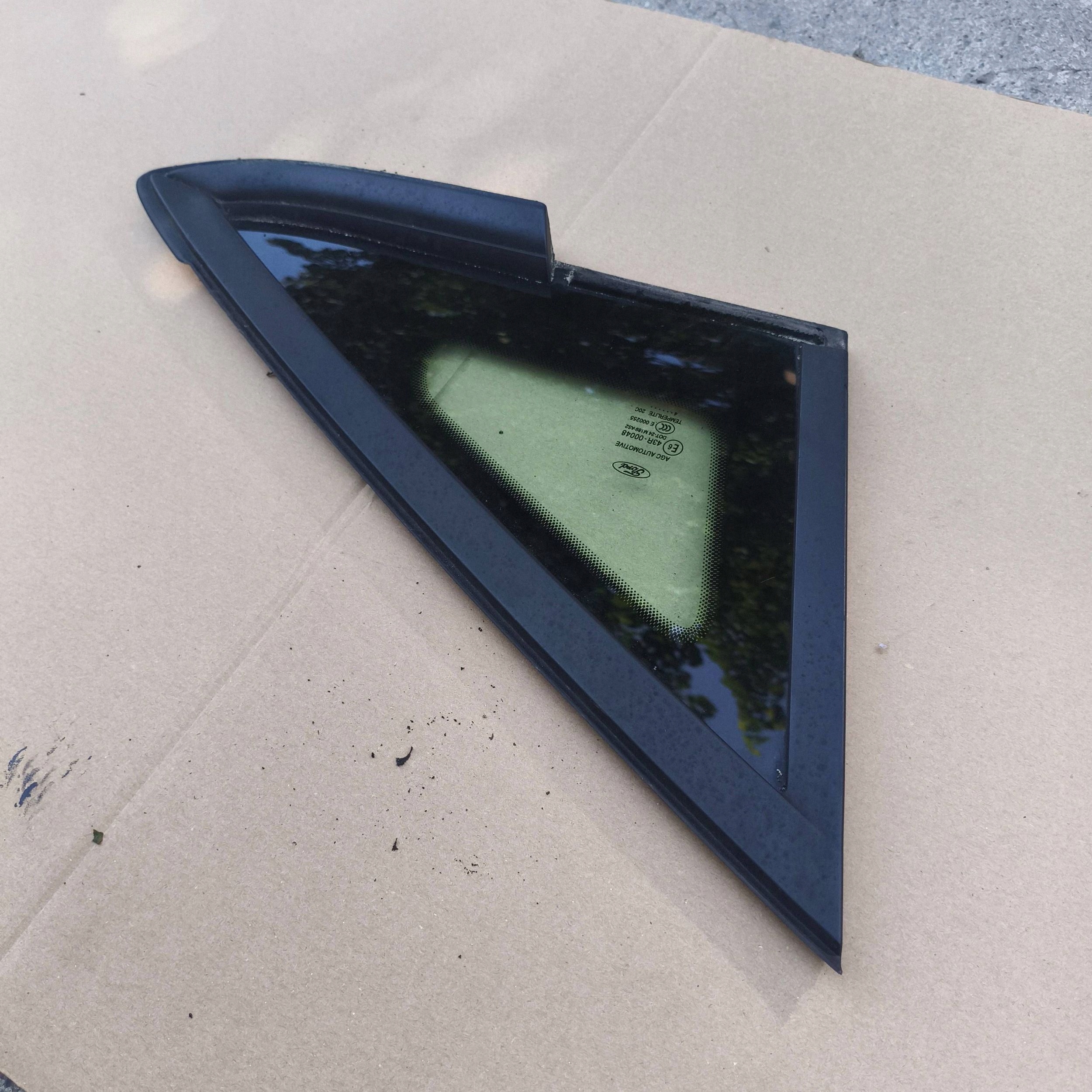 window trojkatna front right Ford Fiesta MK7 LIFT 2014