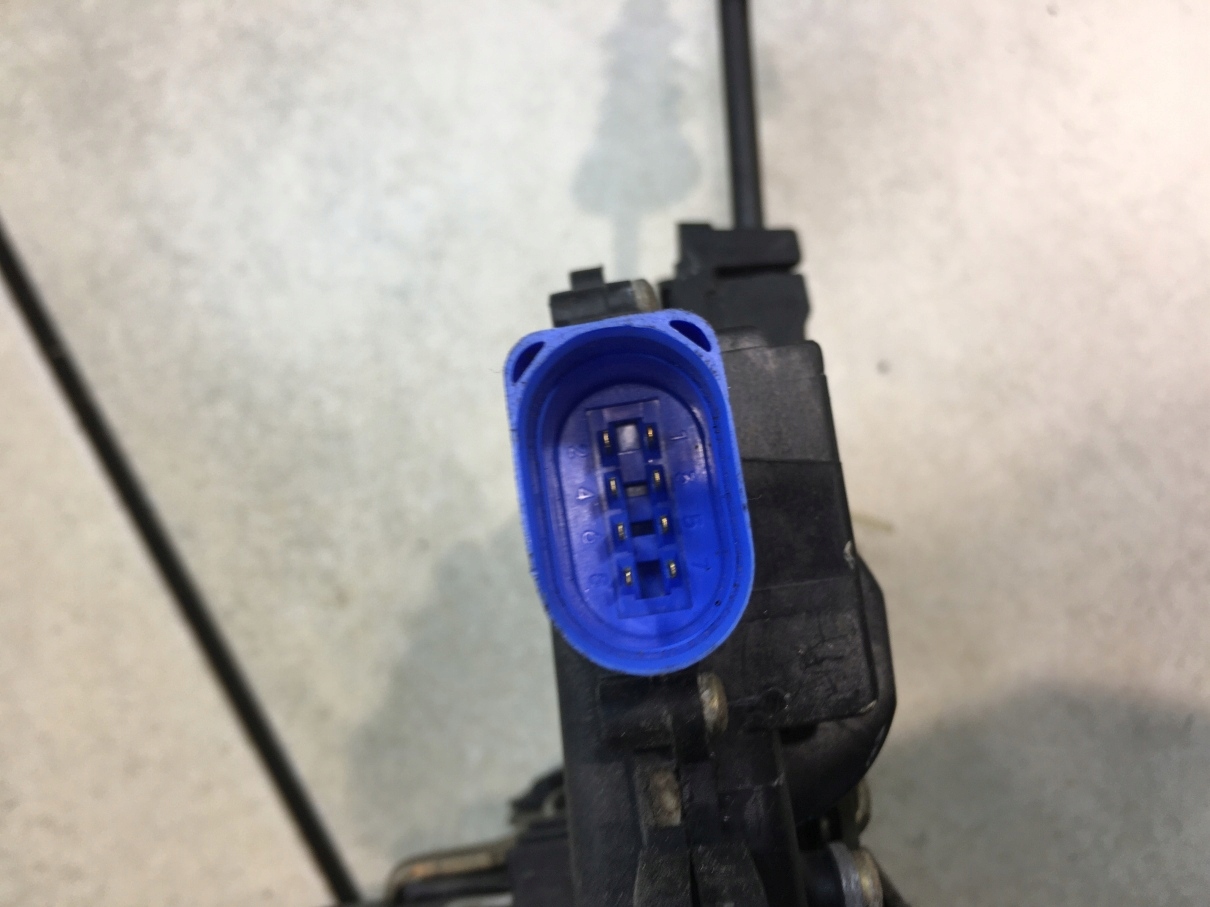 lock door right front SKODA FABIA and 8 PIN 3B1837016BP