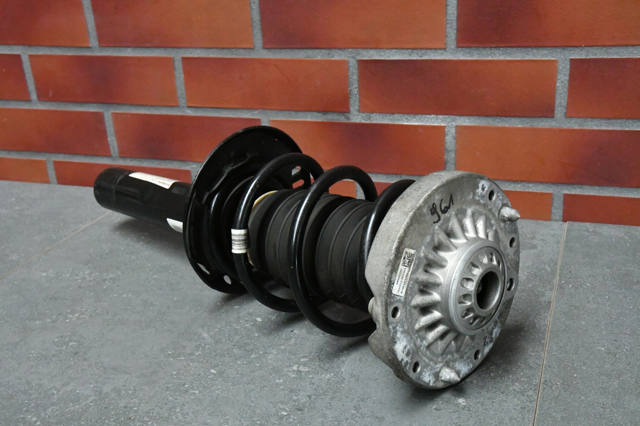 shock absorber right front front BMW 1 F40 2 F44 6877062