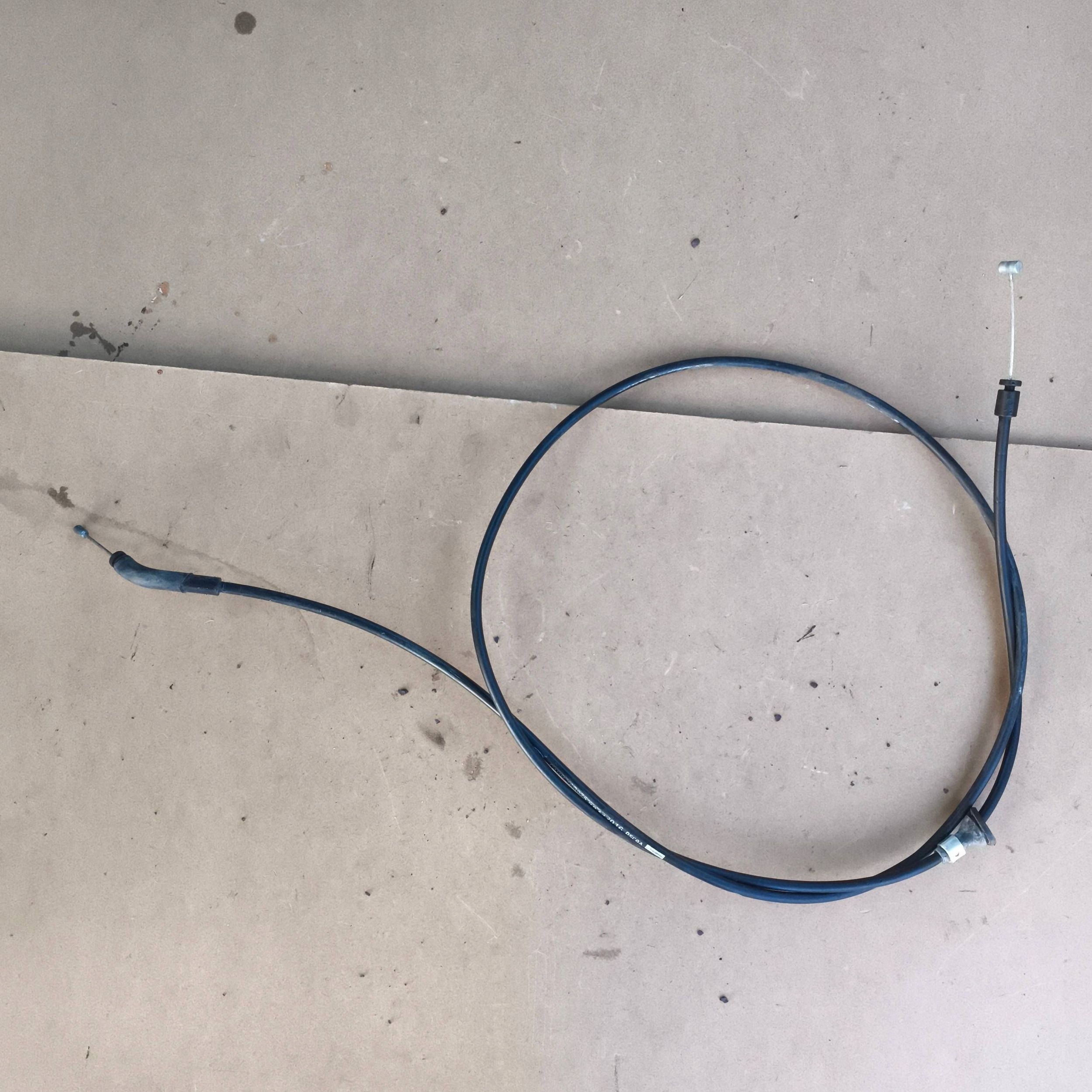 Ford Fiesta MK7 LIFT Câble pour l’ouverture du capot