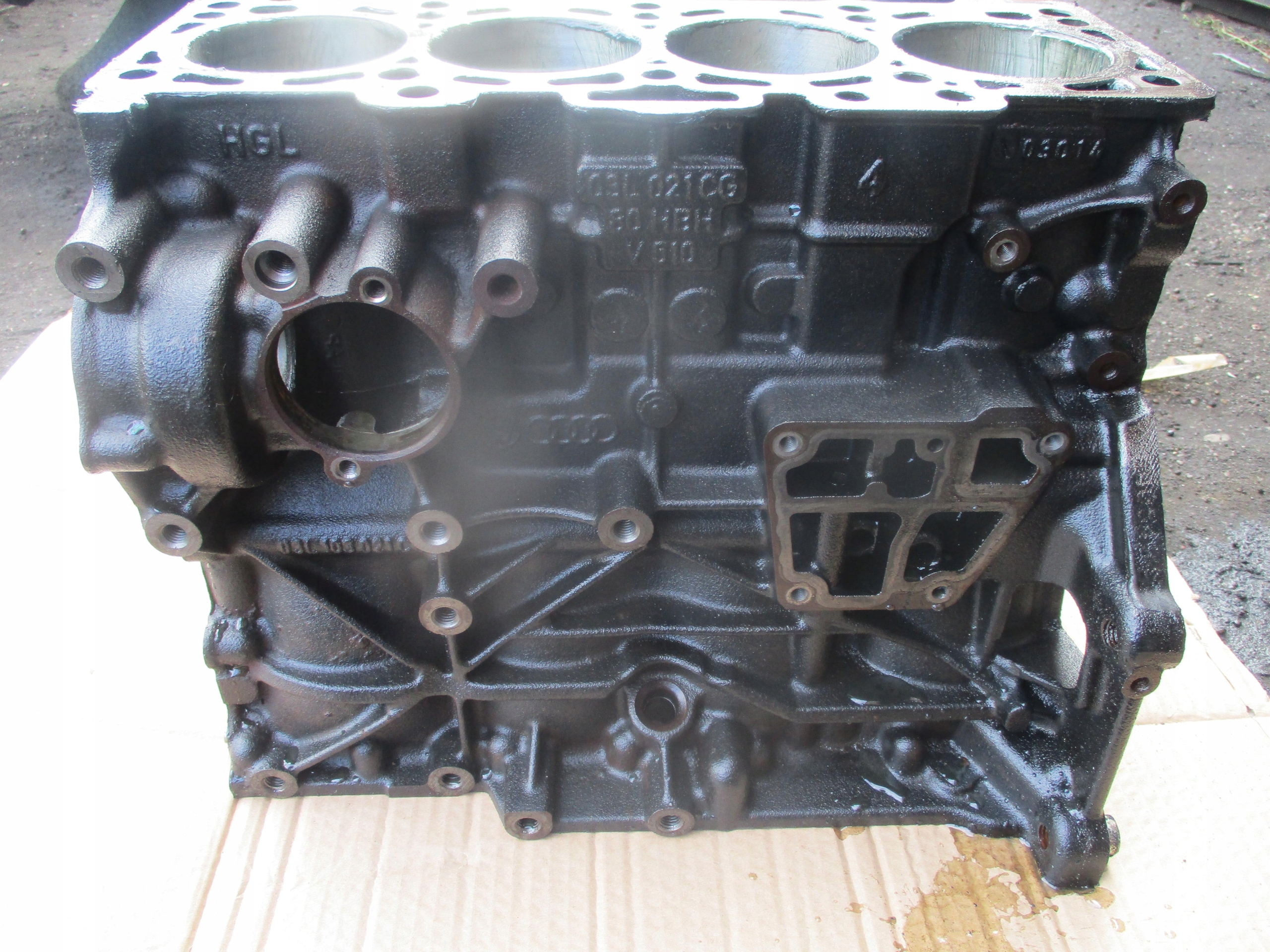 BLOK SILNIKA VW T5 LIFT T6 AUDI SEAT SKODA 2.0 TDI Producent części Audi OE