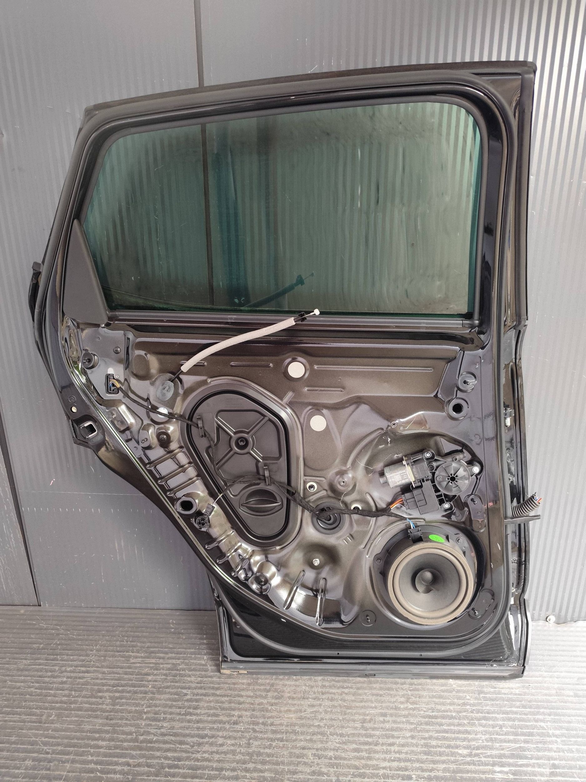 CUPRA FORMENTOR door rear. left complete DEMONTAZ