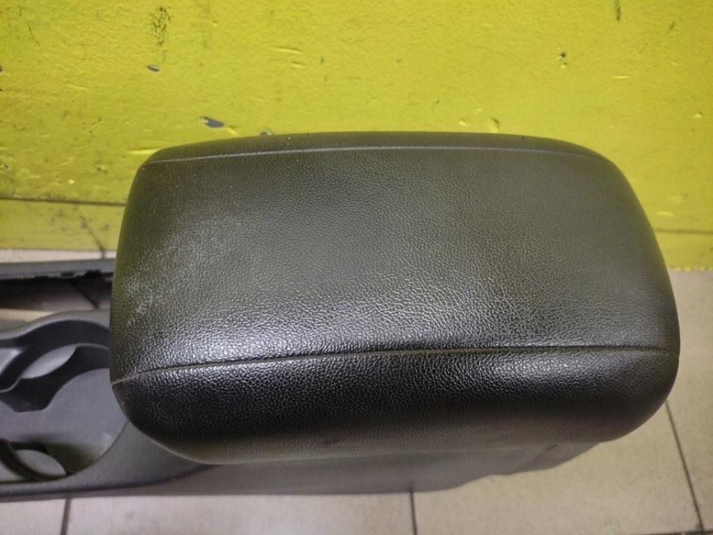 HYUNDAI I30 bracciolo 846112R800