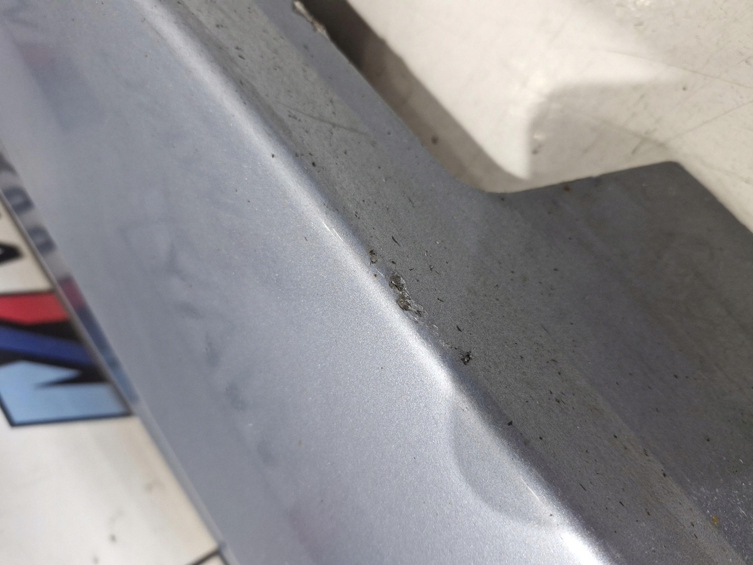 7202651 BMW E90 E91 lišta POGOWA levá originál 896 BLUEWATER