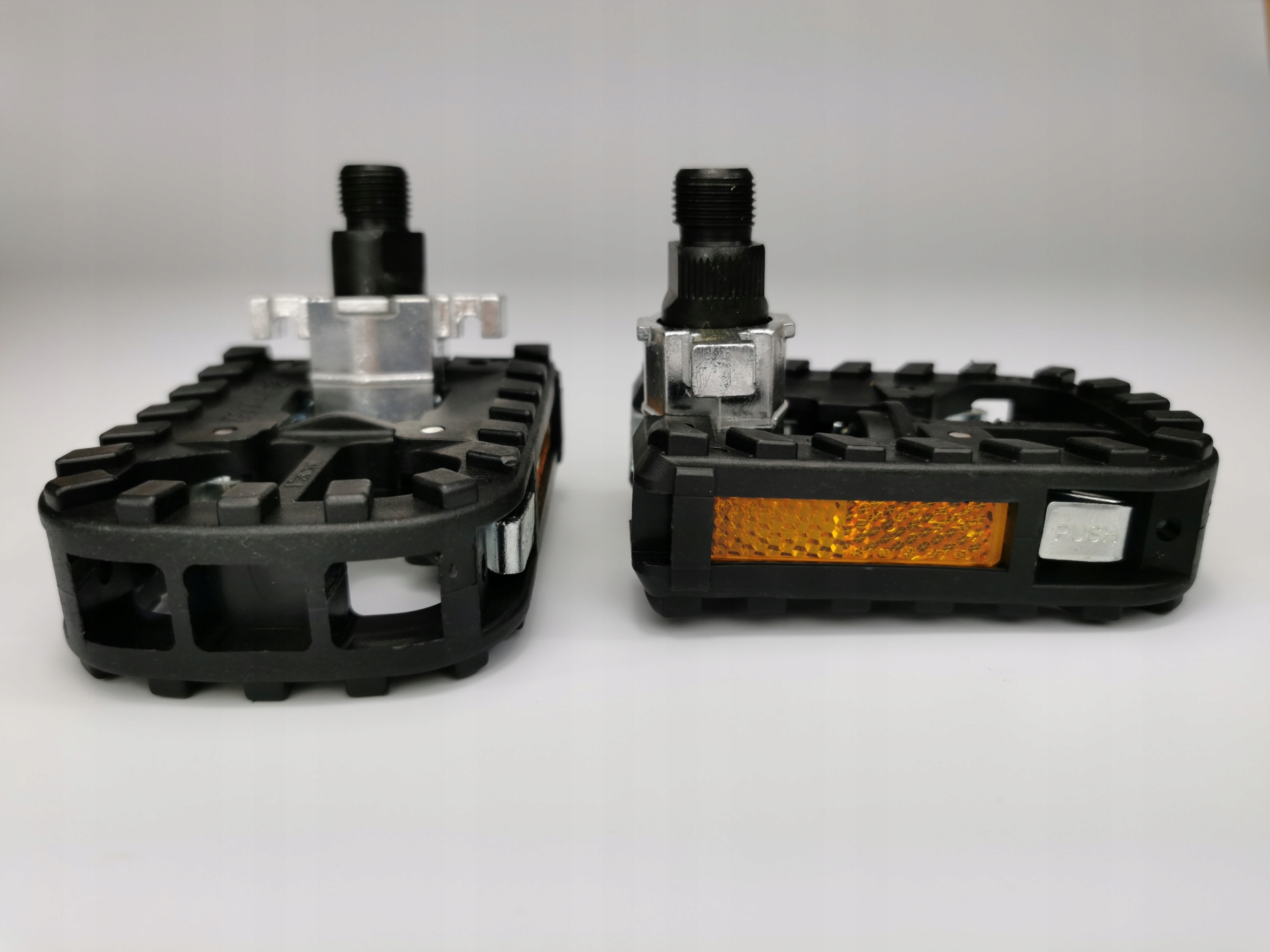 PEDAŁY ROWEROWE SKŁADANE METALOWE CZARNE 4xODBLASK Kolor dominujący czarny