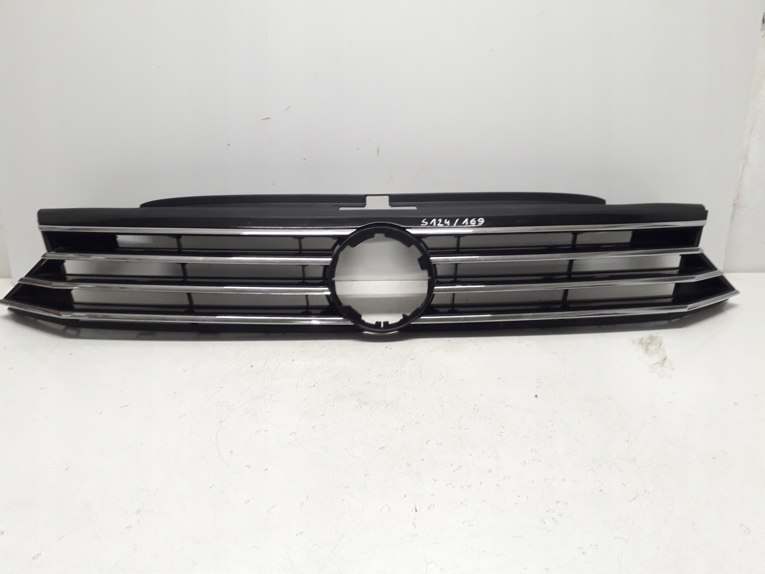 VOLKSWAGEN VW PASSAT B8 14- KRATKA GRILL ATRAPA VG07159GAV