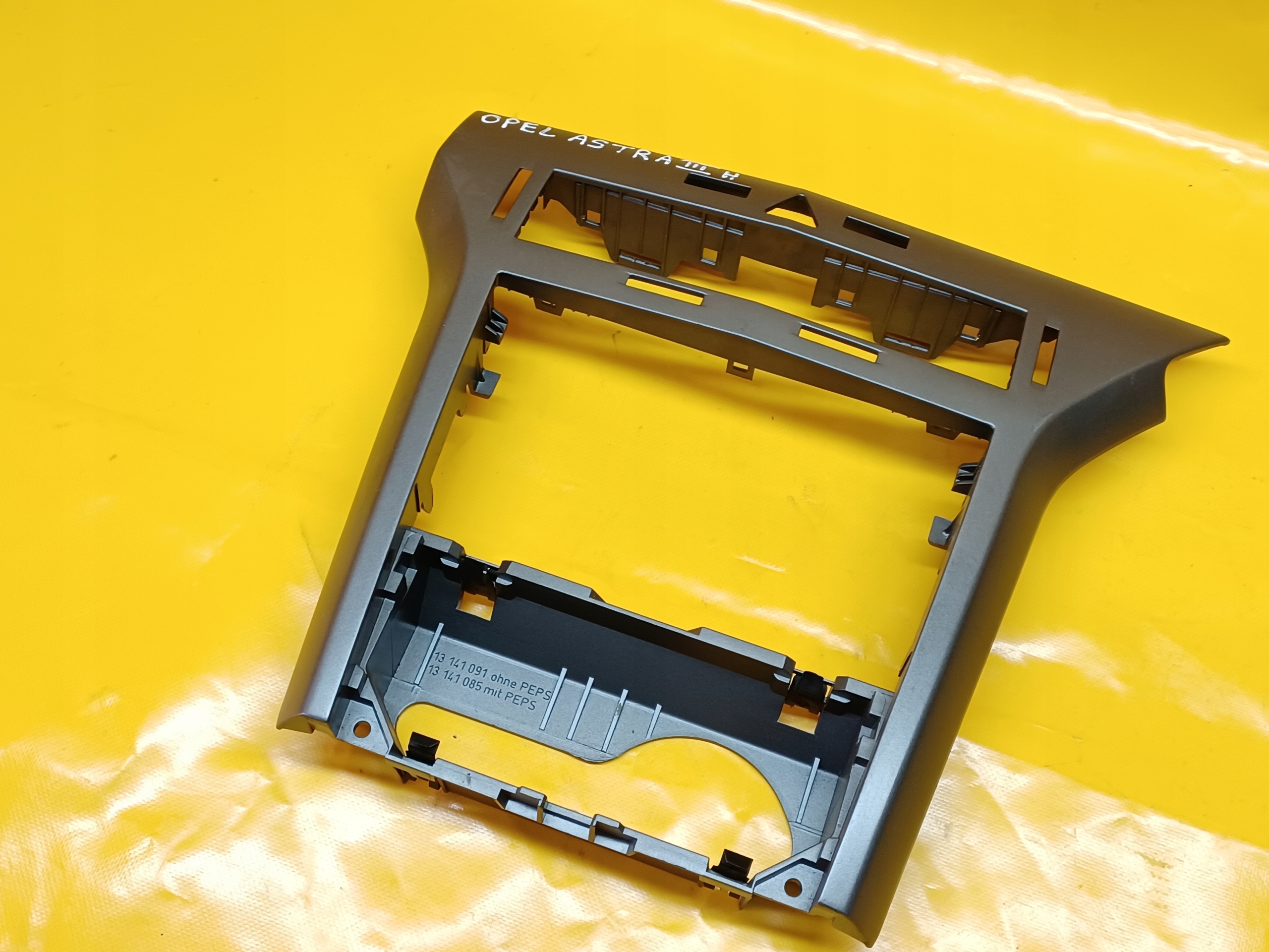 консоль центральная opel oe 331985437