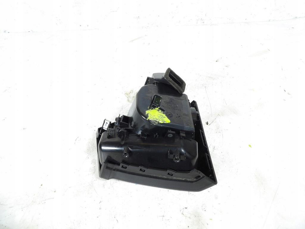 NISSAN X-TRAIL T31 bracket right CUP HOLDER 68430JG00A