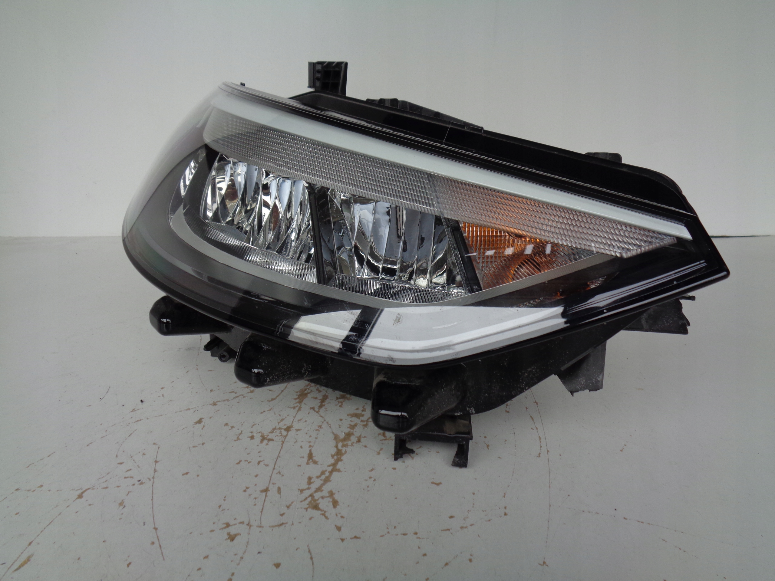 light right REFLEKTOR VW ID3 10A 21- FULL LED