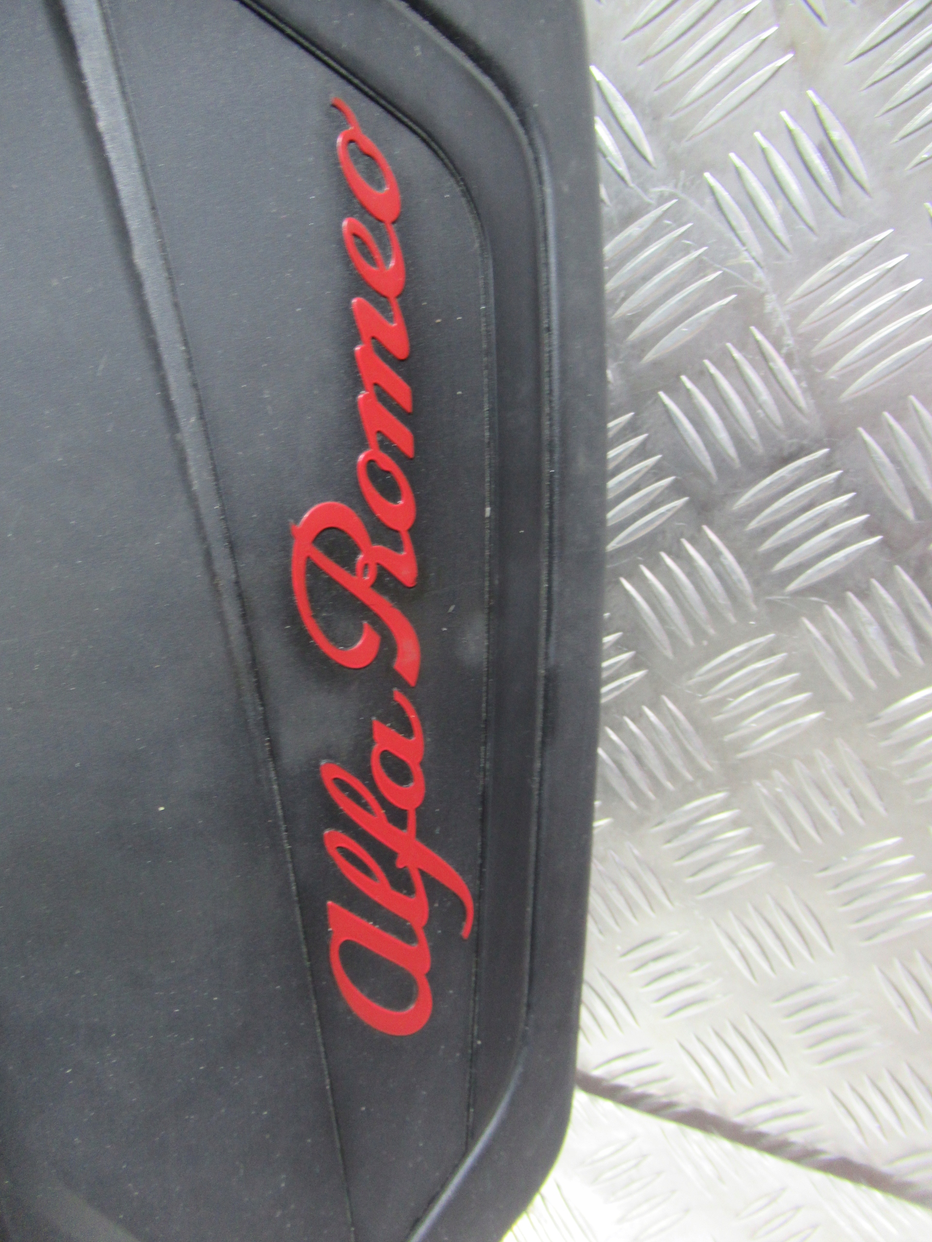 ALFA ROMEO STELVIO 2.0 T POKRYWA SILNIKA OSLONA GORNA Numer katalogowy części STELVIO OSŁONA POKRYWA SILNIKA 2.0 TB