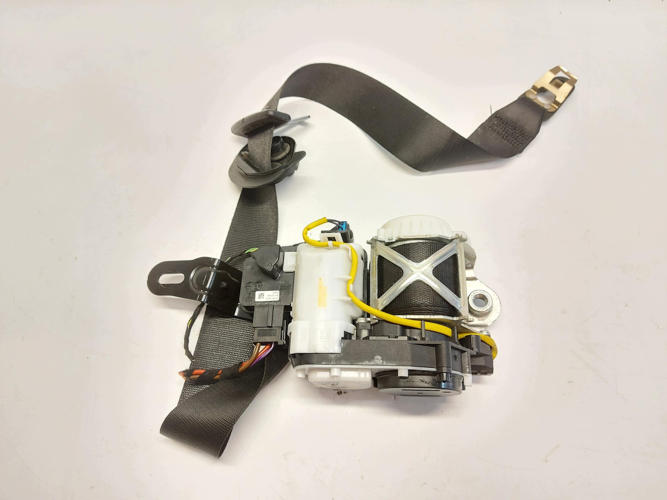 MERCEDES W213 E300de Kombi seat belt front right