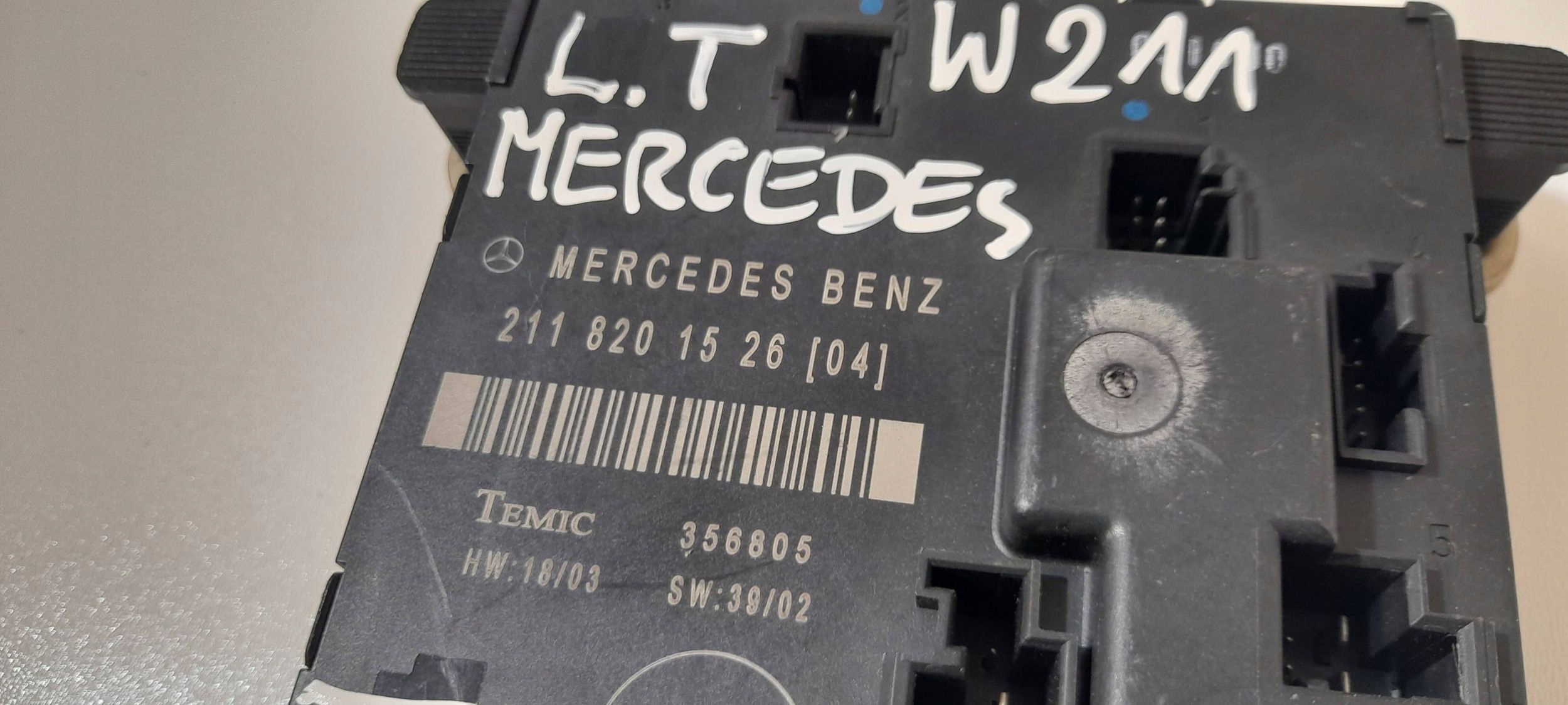Mercedes-Benz E W211 control unit / module door left rear 2118201526 (MD50)
