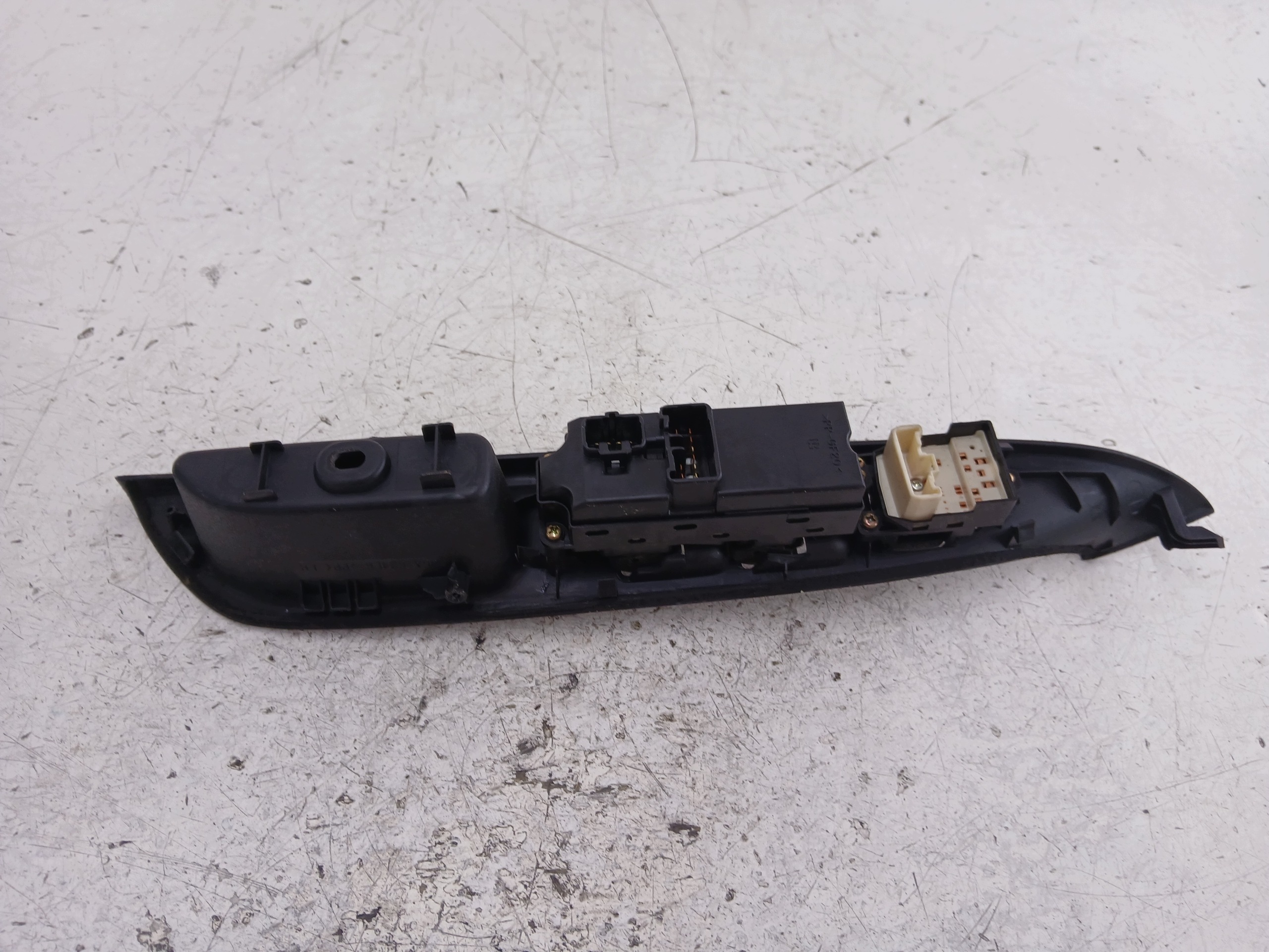 MAZDA 6 GG PANEL okna levý předek GJ6A684L6