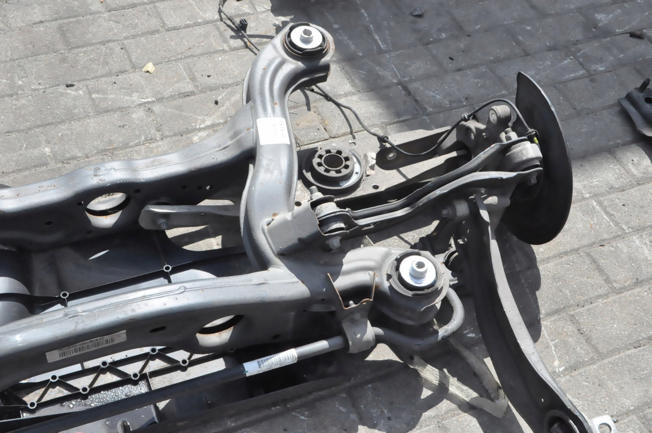 MERCEDES CLA W117 SEDAN 1.6 122KM ZAWIESZENIE BELKA TYŁ 2463504301 20tys Producent części Mercedes-Benz OE