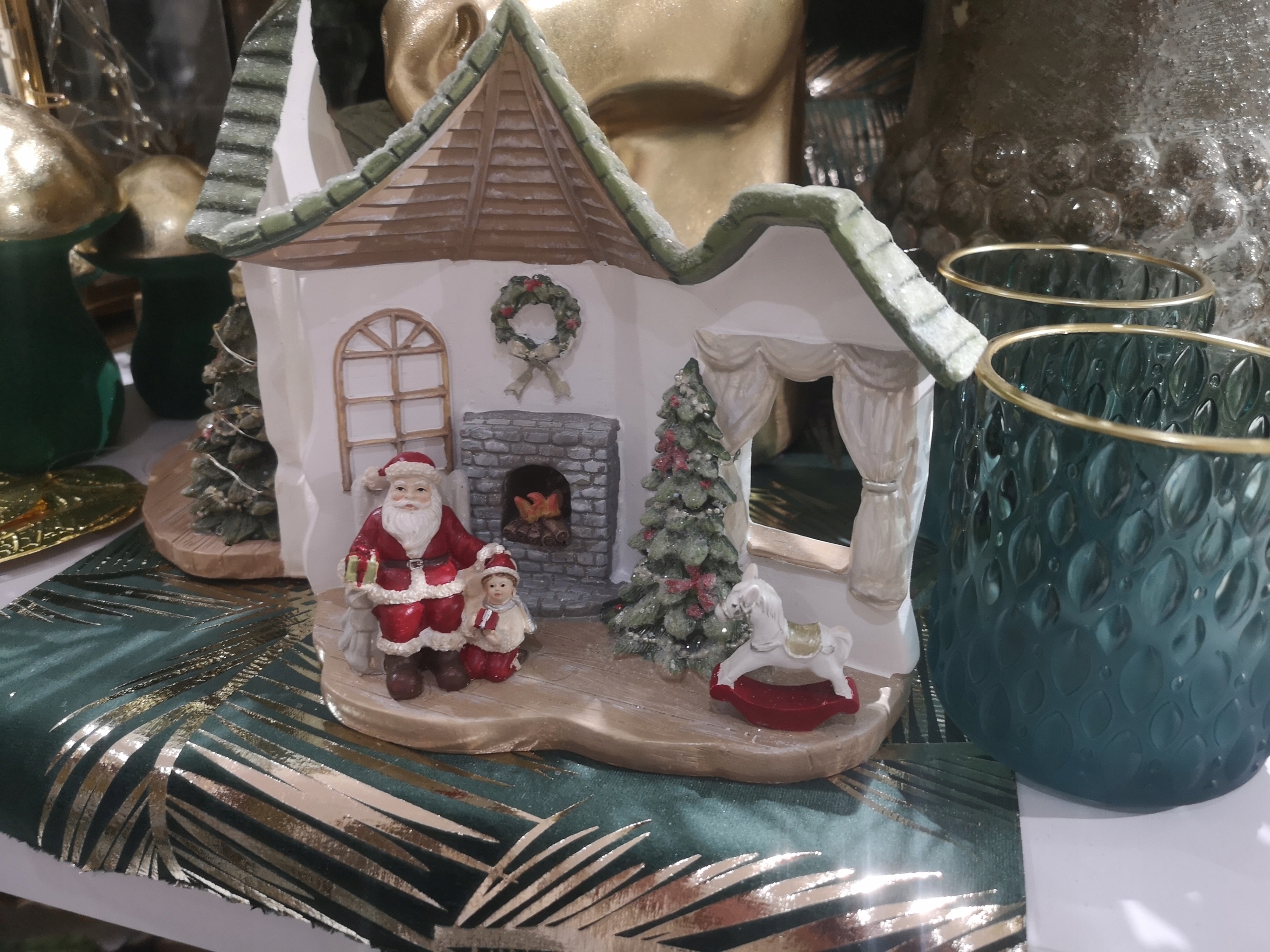 DOMEK LAMPKI LED MIKOŁAJ OZDOBA ŚWIĄTECZNA PREZENT Materiał dominujący tworzywo sztuczne