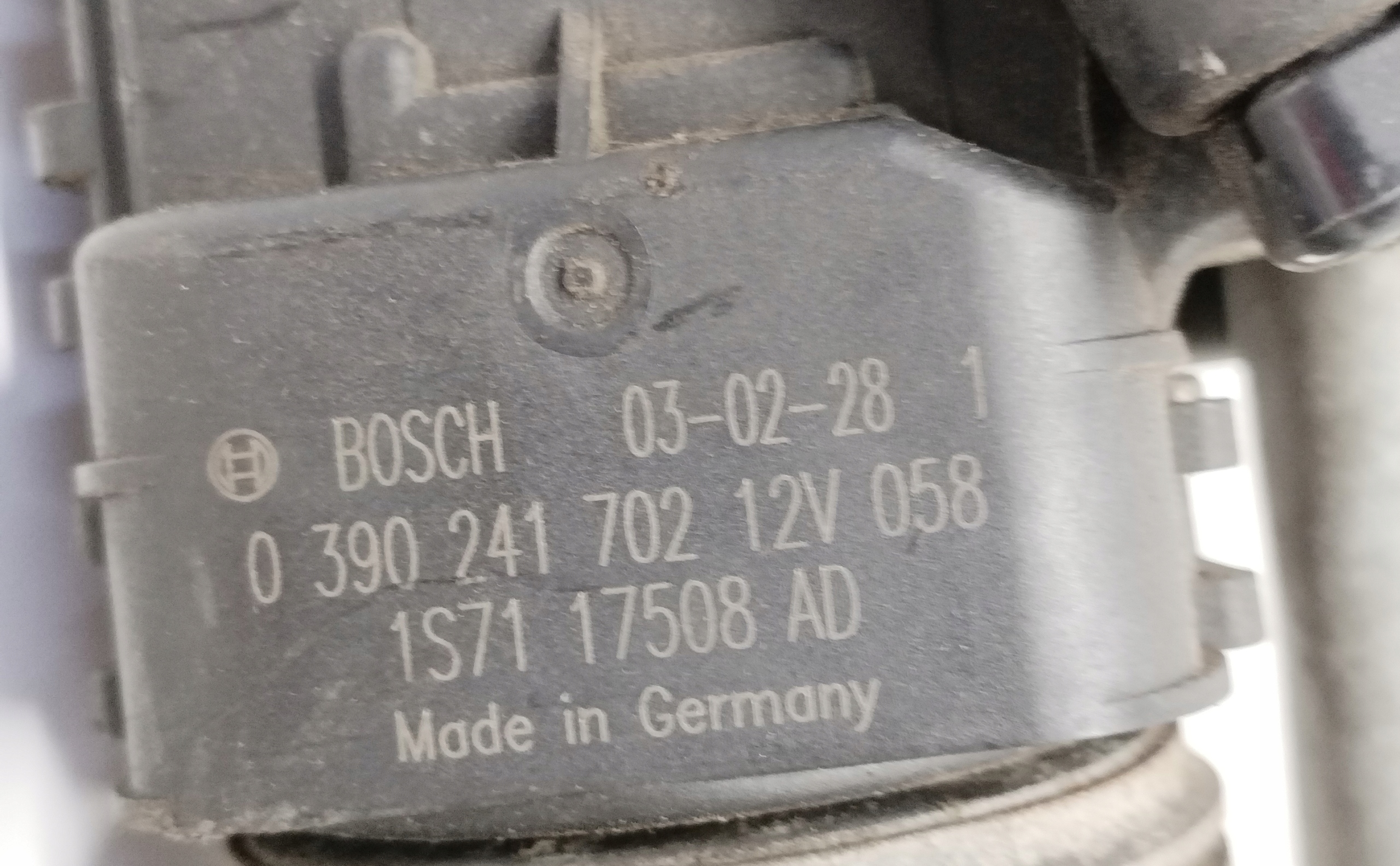 Wischergestänge przednich Ford 1S7117508AD