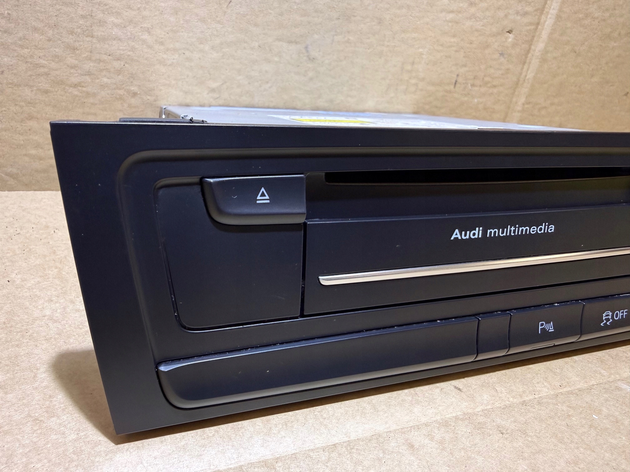 AUDI A4 B8 A5 8T Q5 8R navigation player SD MMI 8T2035652G