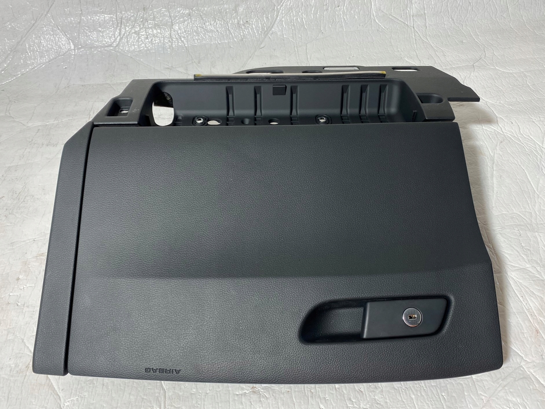 Audi A4 B9 бардачок пассажира ac 8W1880302