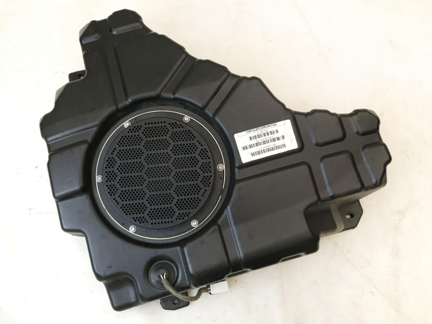 Jeep Grand Cherokee WK2 10 Subwoofer 05064610AC 05064610AC za 75 zł z