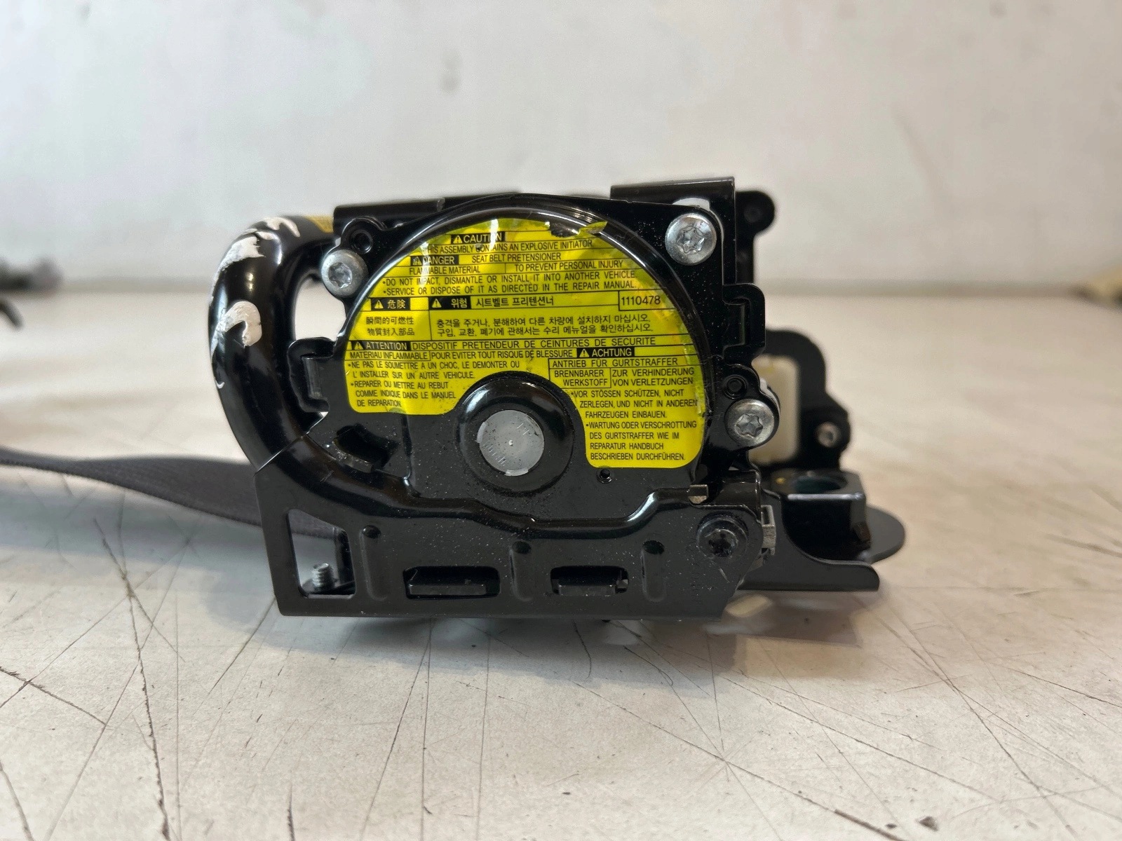 tension belt safety front front left adjuster Kia Carens IV