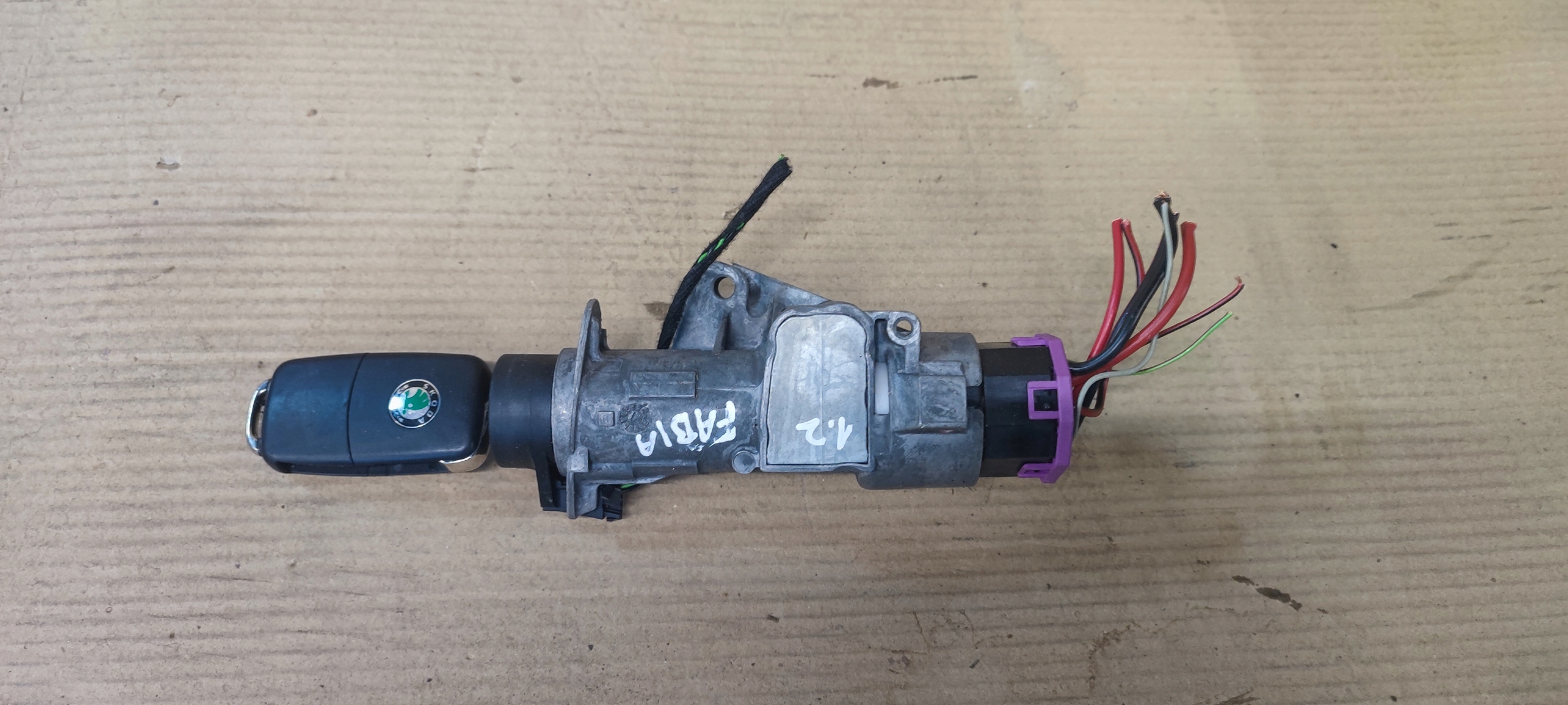 SKODA FABIA II 07-10r. ignition + key petrol