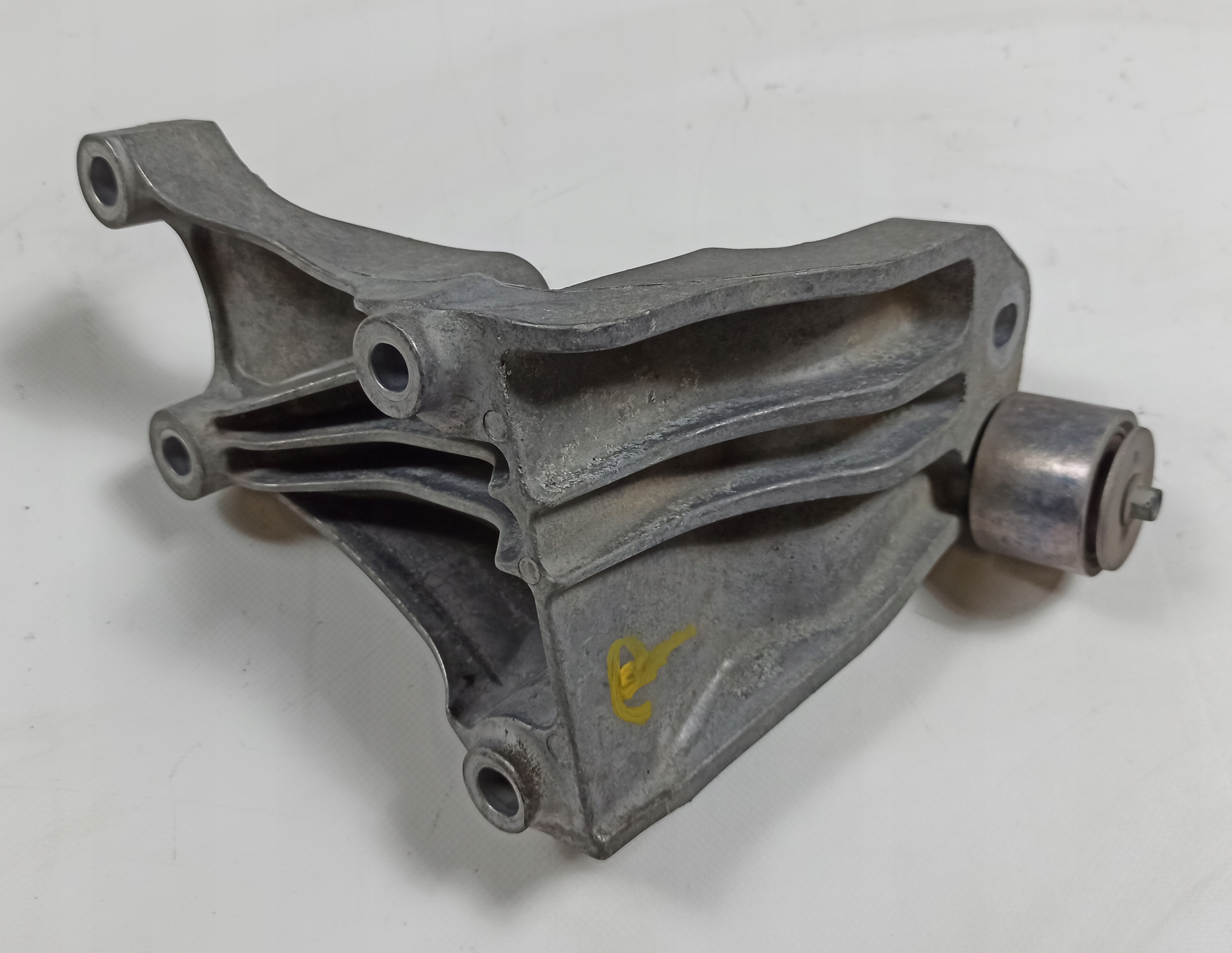 FR30-6037-CA - Лапа кріплення двигуна правий Ford Mustang 2.3 15+