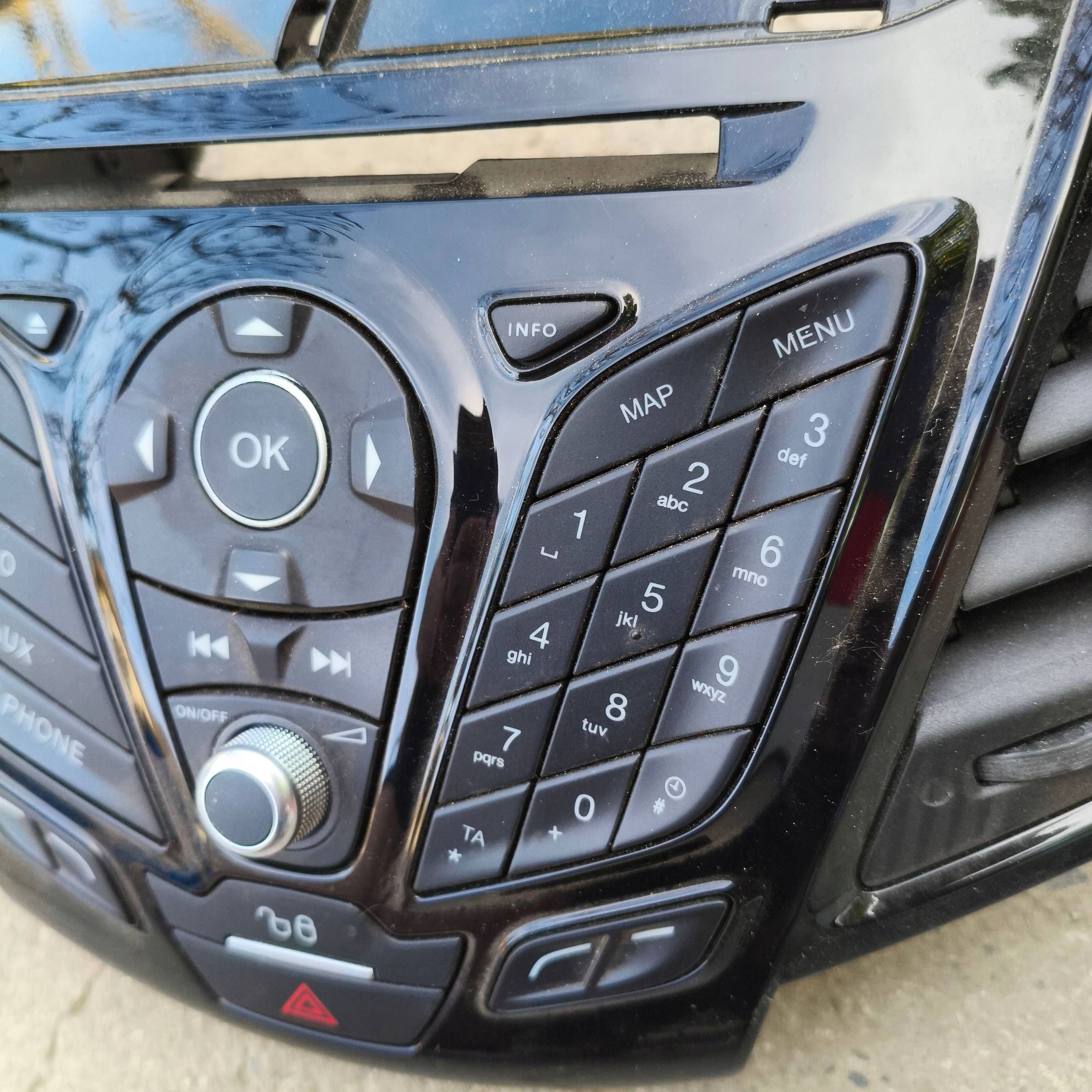 Ford Fiesta MK7 LIFT 2015 control panel radia navigation devices