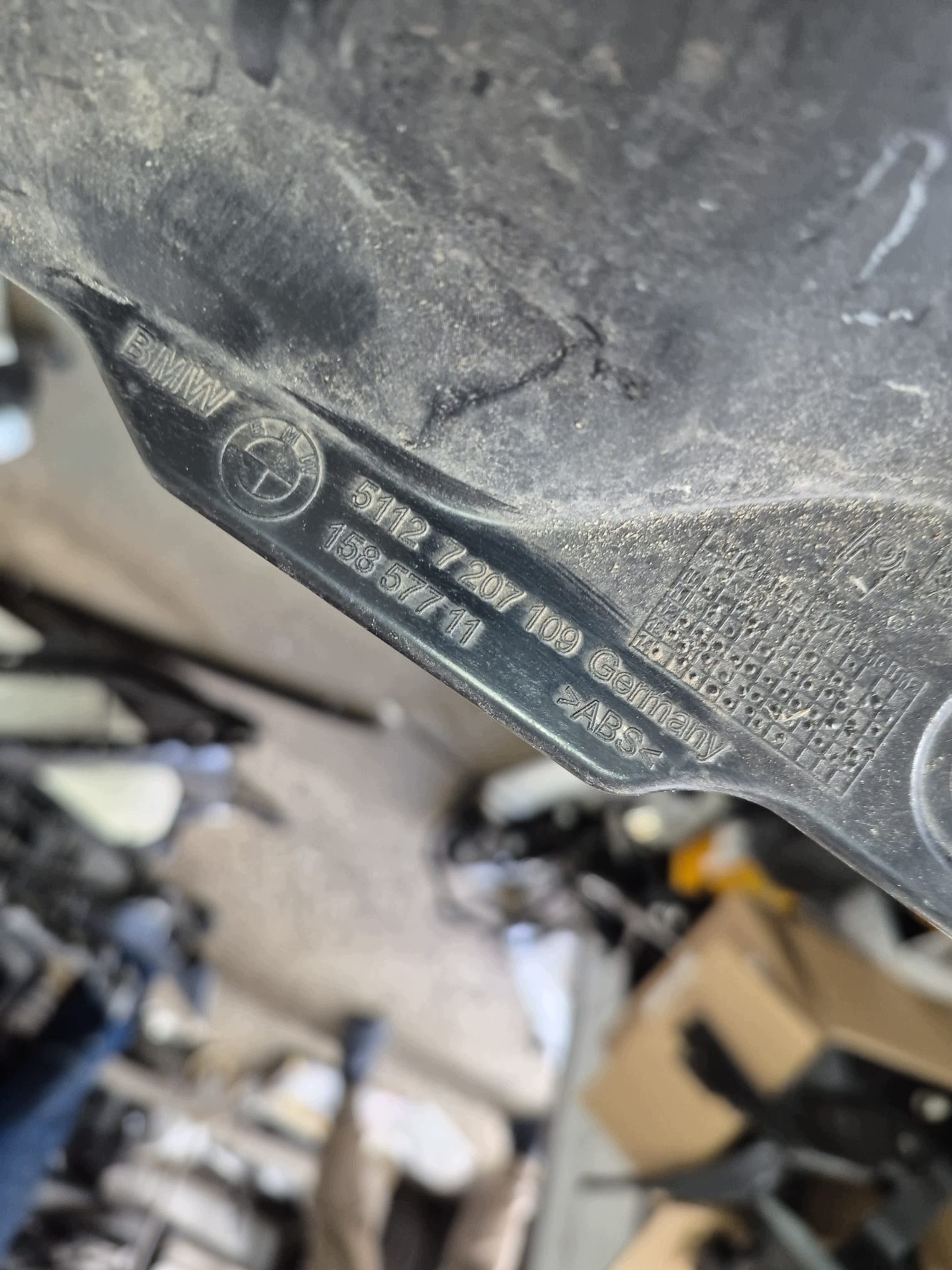 BMW 5 F11 KOMBI 10-17 Support Console Support plaque Pare choc Arrière