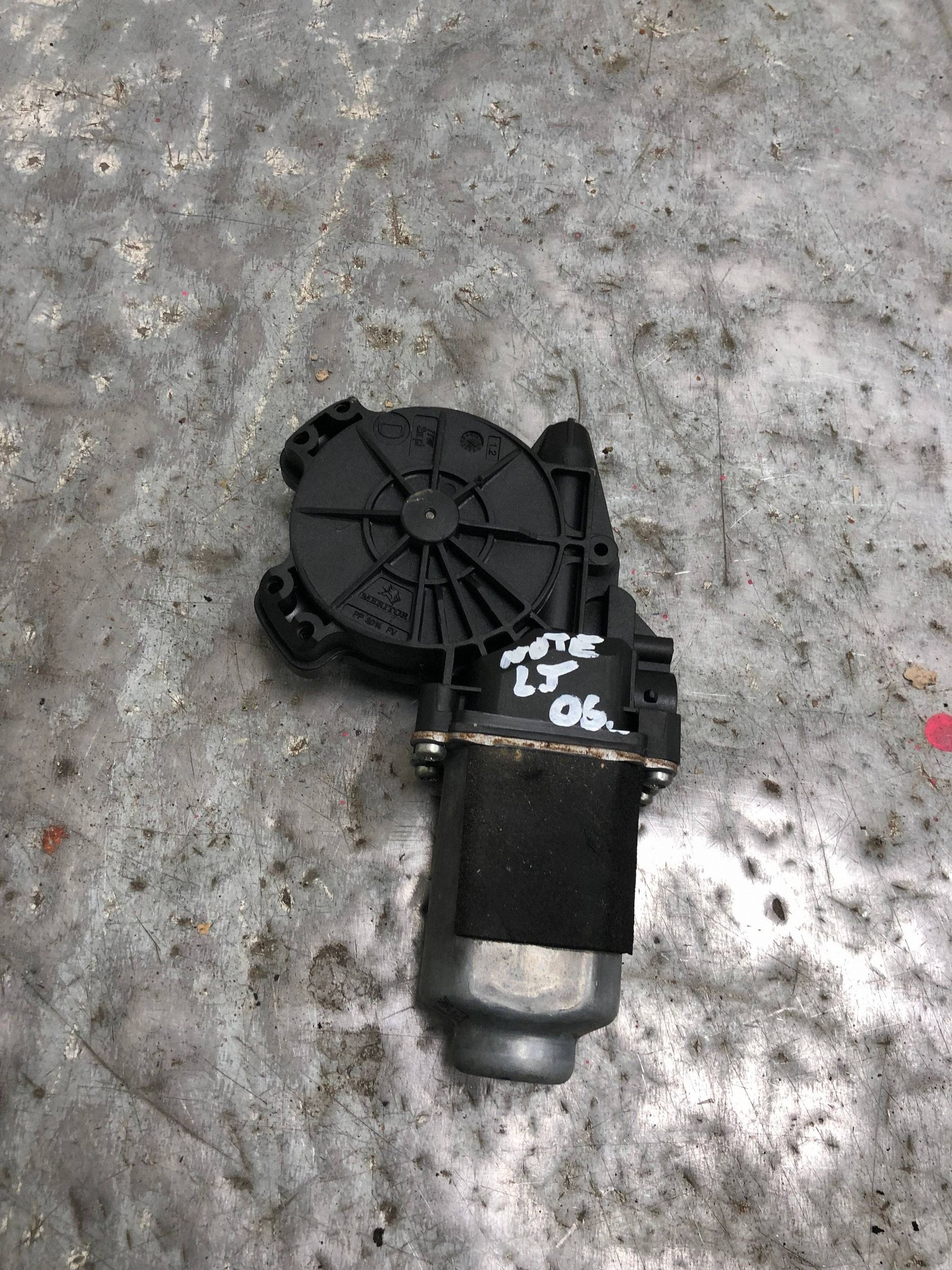 mini motor windows left rear part NISSAN NOTE E11 400928A
