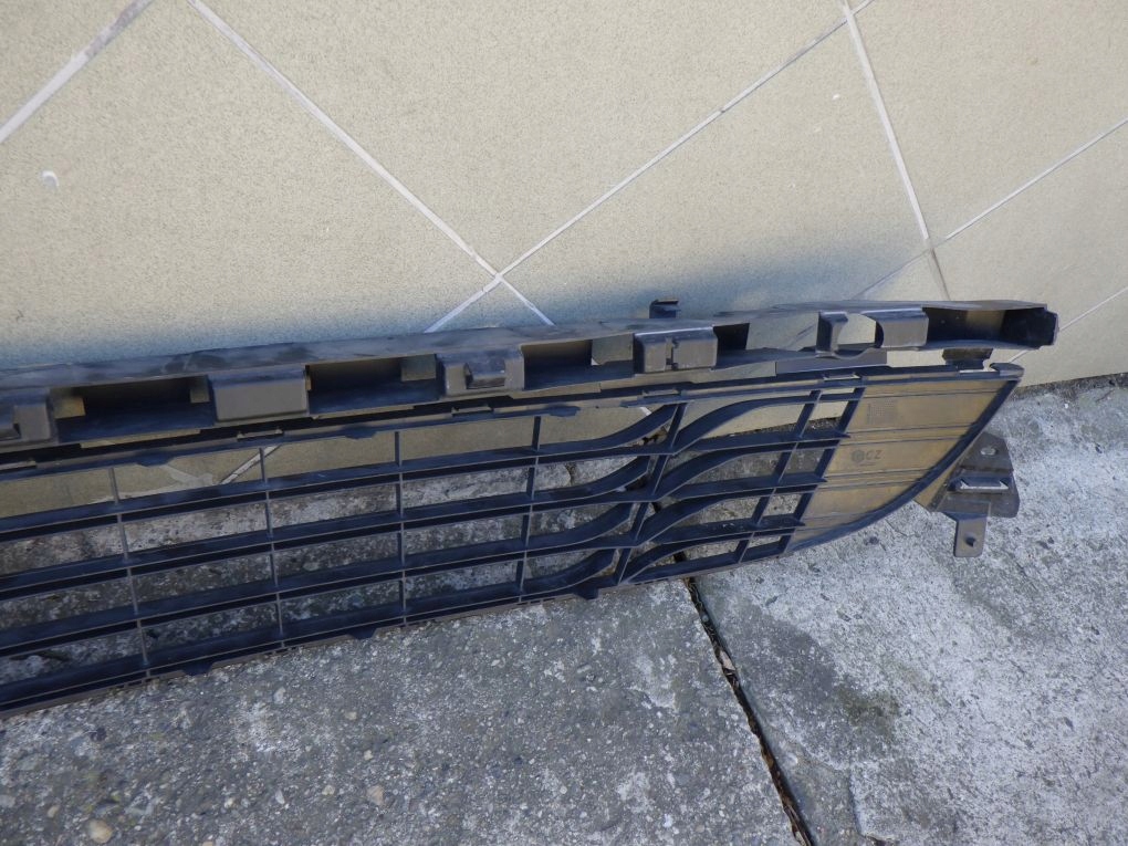 RENAULT MEGANE III 08- grid of a bumper