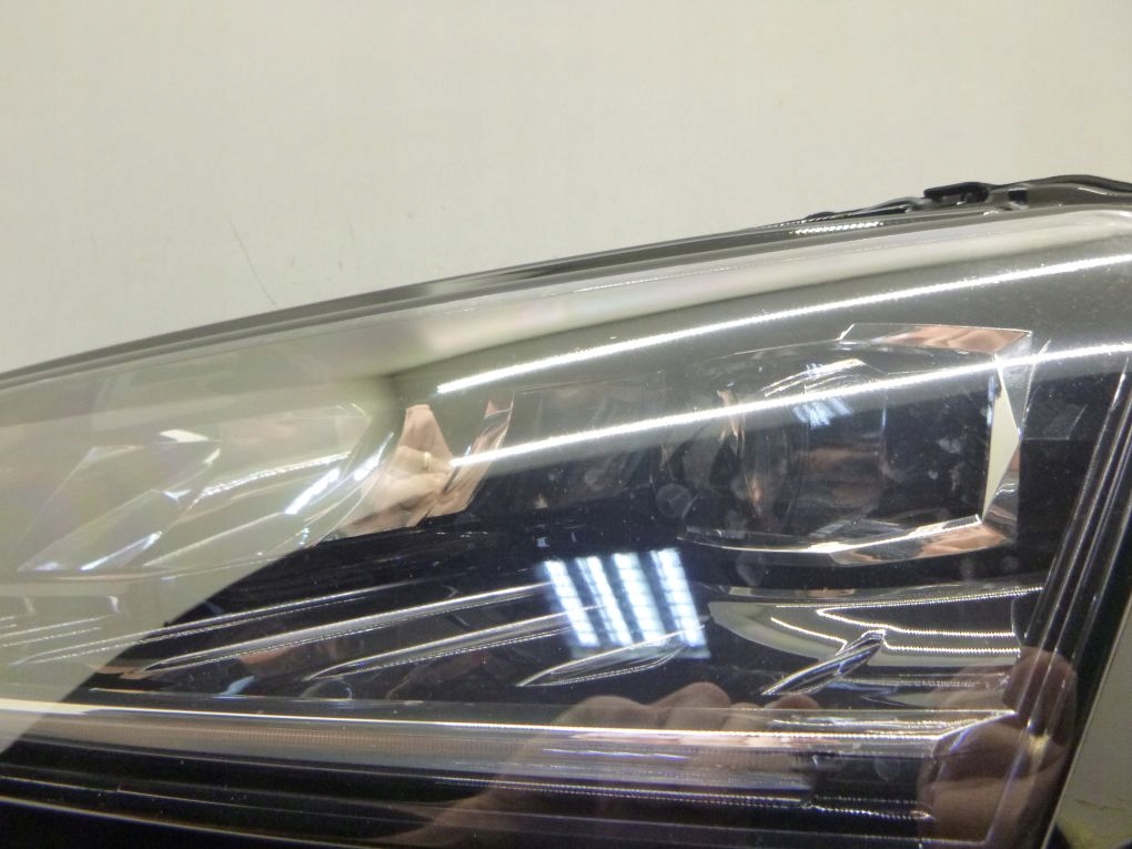 SKODA KAROQ FULL LED 17- light front left