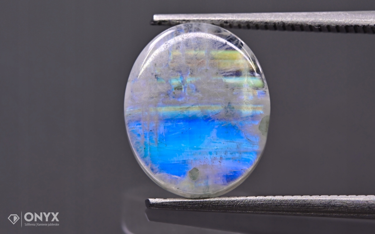 Měsíční kámen mělký ovál 11,5x10 mm