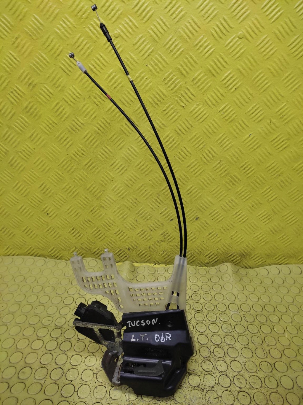 HYUNDAI TUCSON lock door left rear part