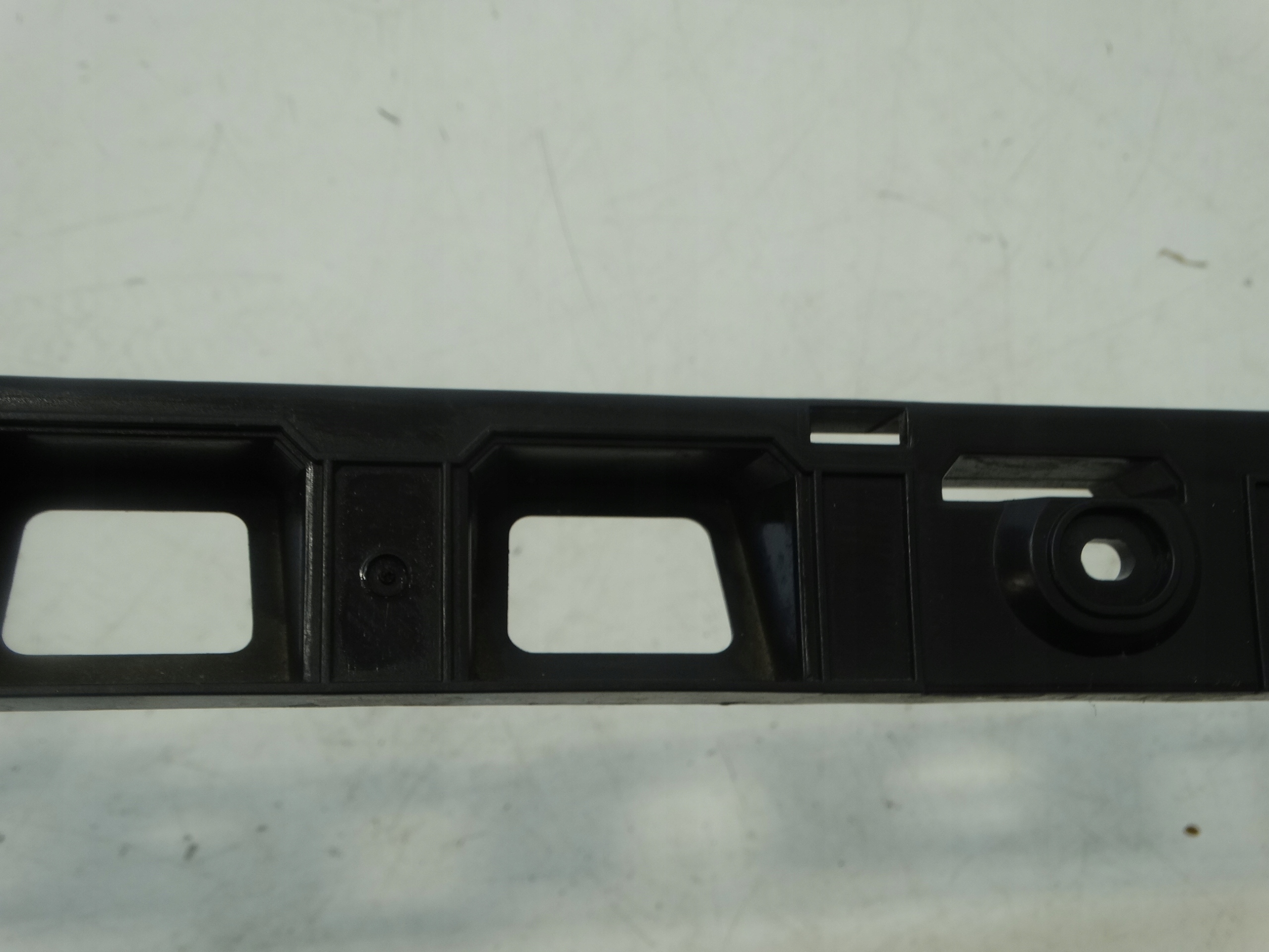 support central of a bumper rear part VOLKSWAGEN GOLF VI plus 5M0807863