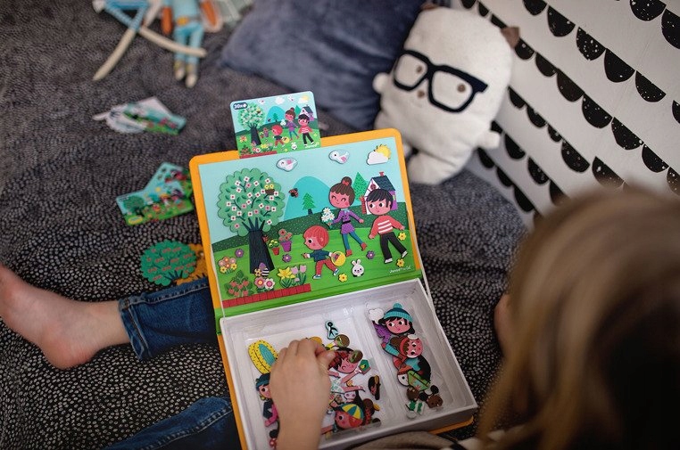 JANOD Układanka Magnetyczna 4 Pory Roku Magnesy 3+ Magnetibook dla dzieci Bohater brak