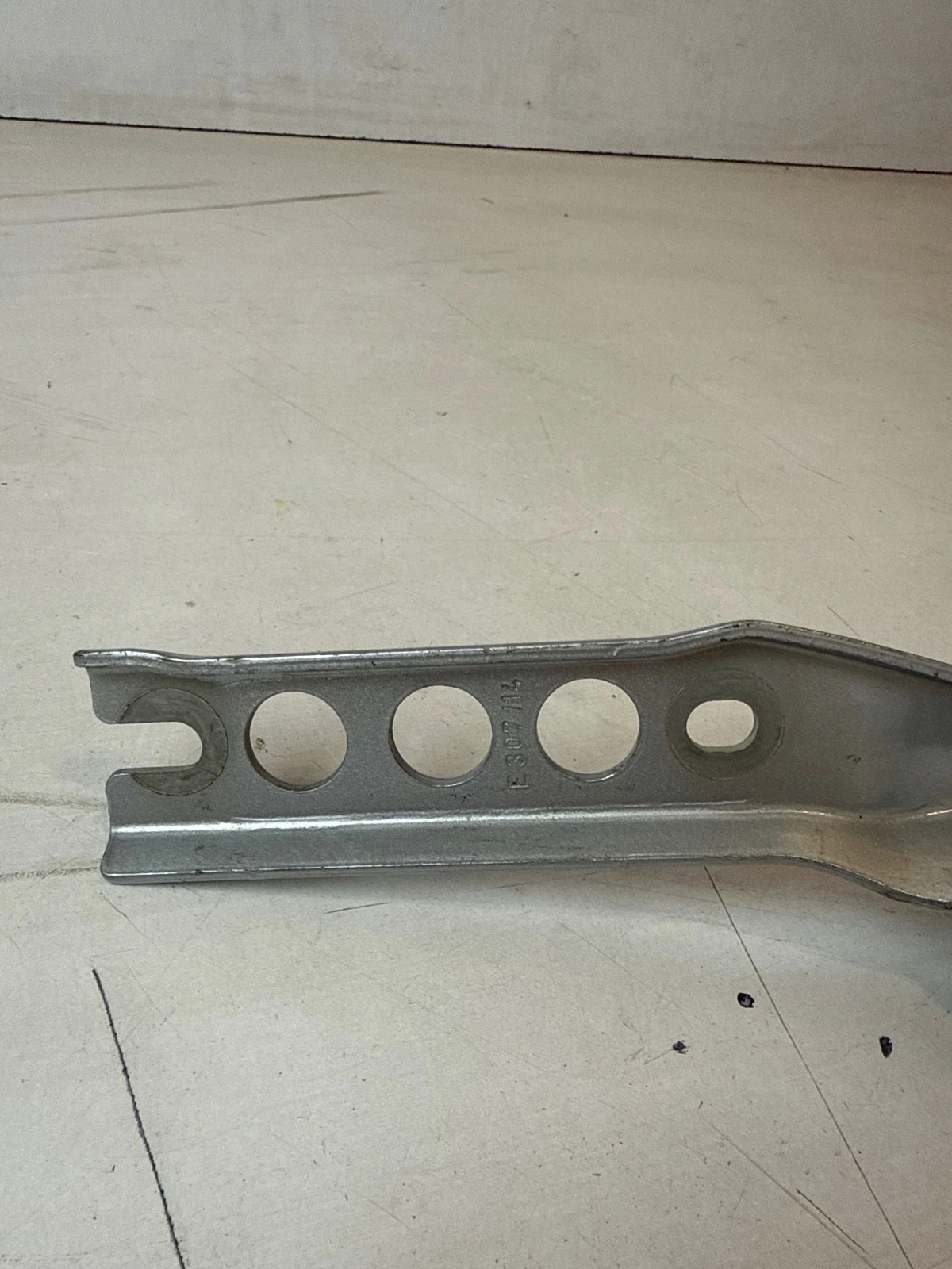 hinge bonnets front front right Skoda Roomster Fabia II