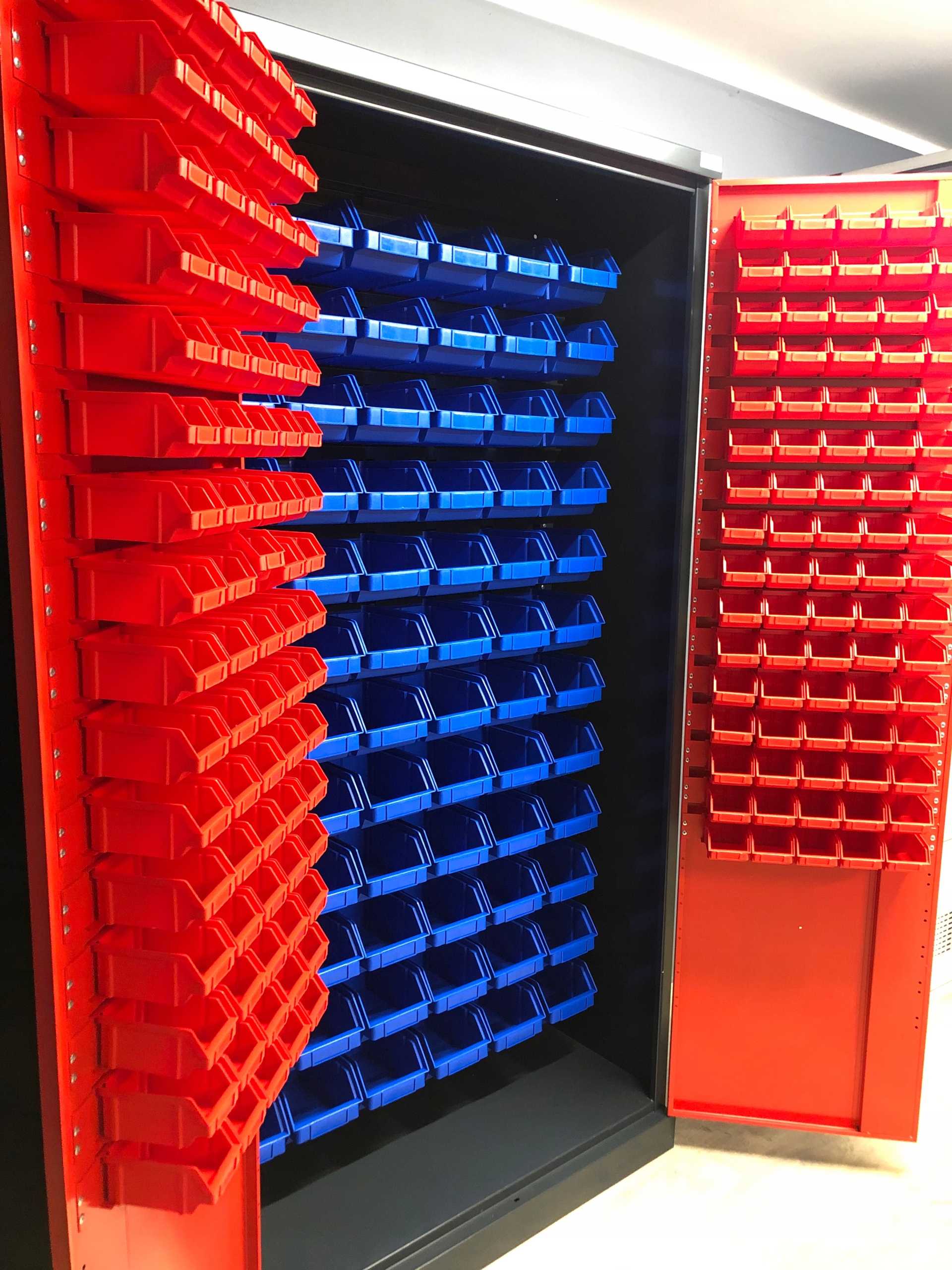 WARSZTATOWA DUŻA SZAFA Z POJEMNIKAMI NA NARZĘDZIA EAN (GTIN) 4062859010162