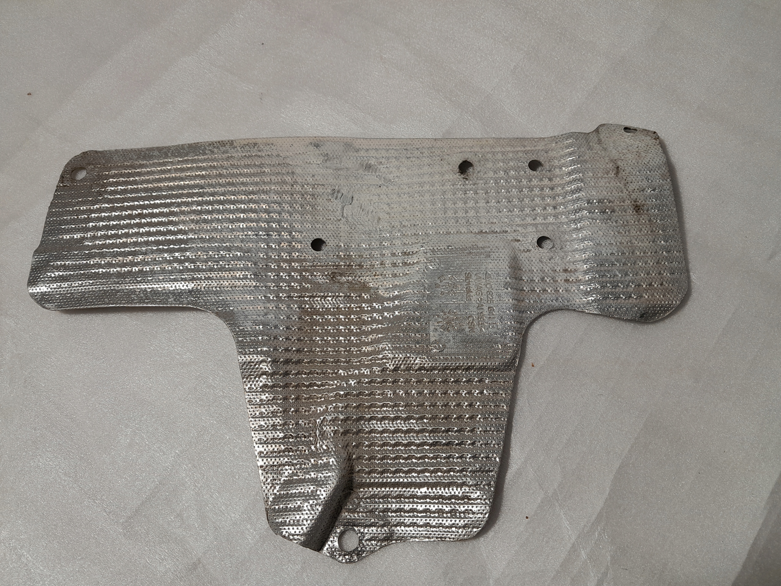 AUDI Q8 4M kryt TERMICZNA výfuku 4M0825641E