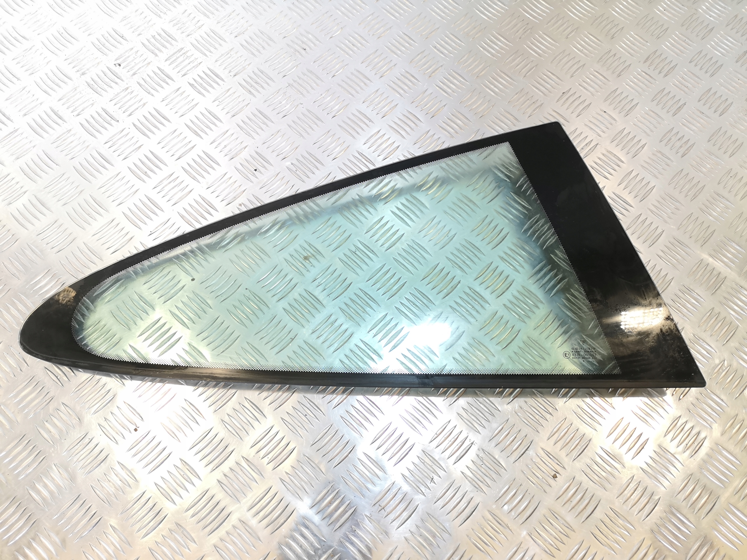 БОКОВОЕ СТЕКЛО ЗАДНЕЕ ПРАВОЕ PORSCHE 911 996 TARGA