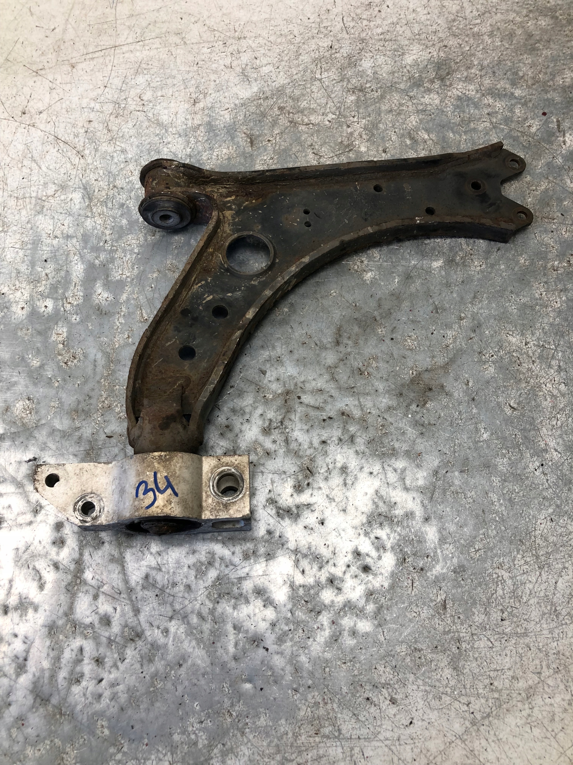 arm left front VW SKODA AUDI 1K0199231G