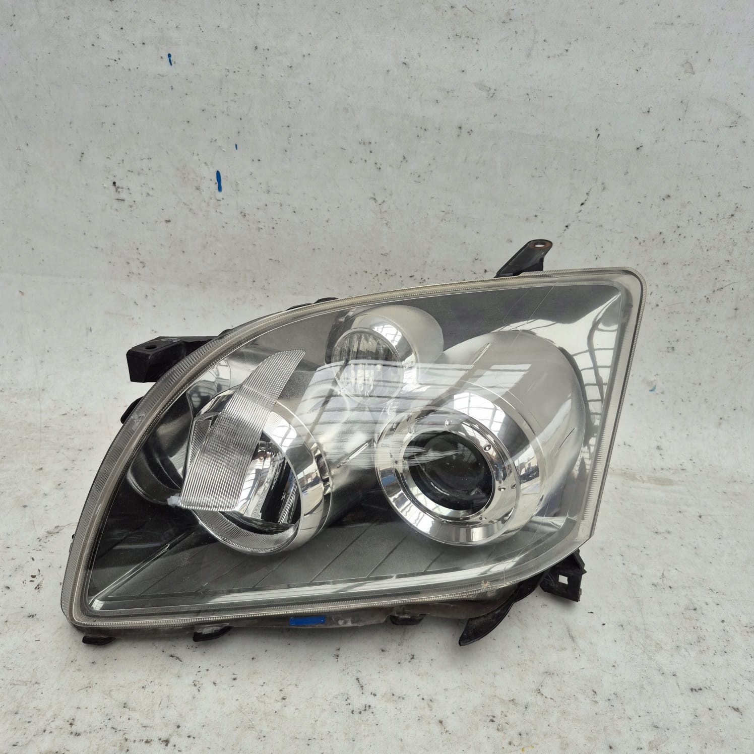 TOYOTA AVENSIS II T25 LIFT 06- light left front front XENON