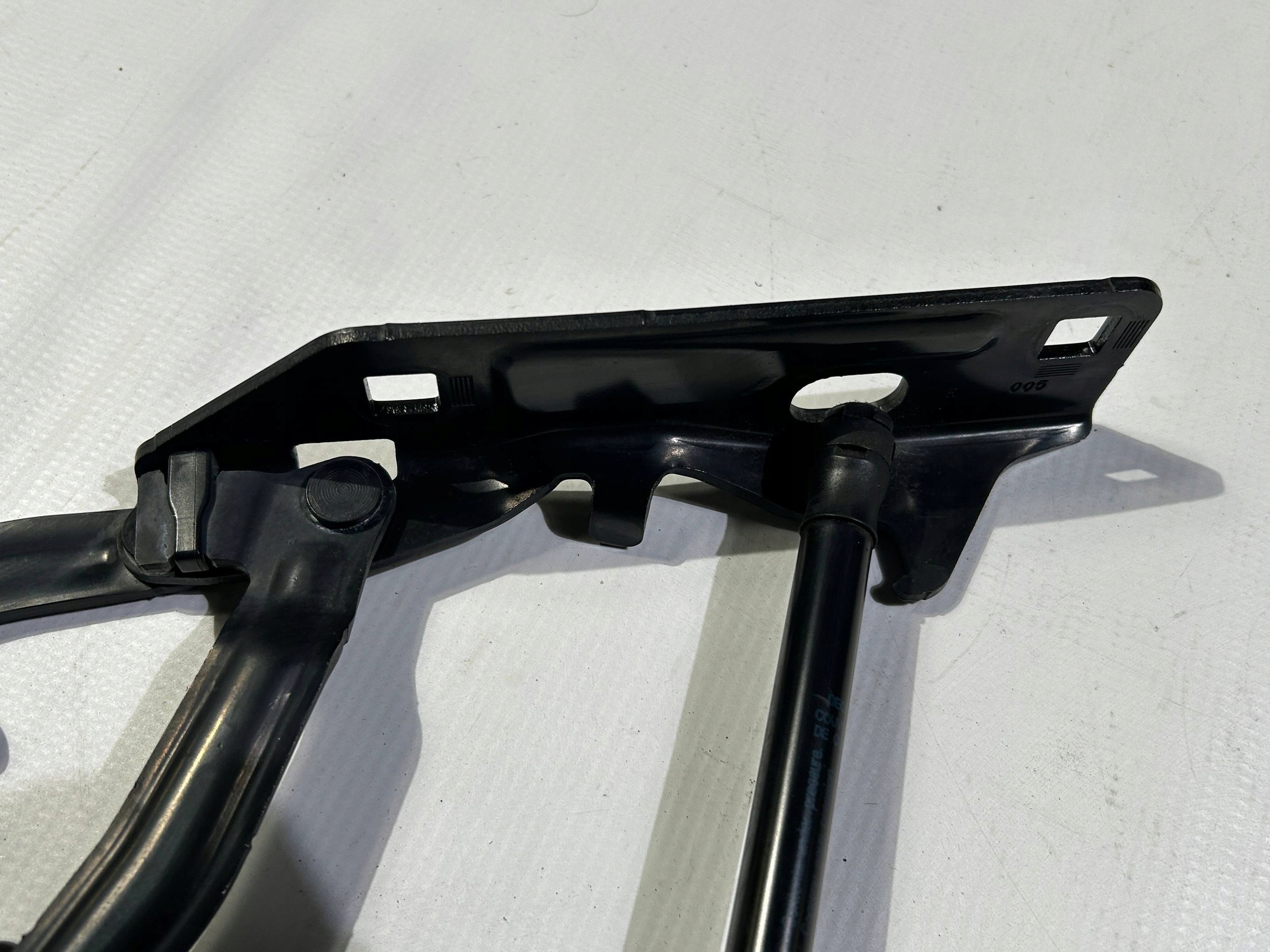 hinge damper bonnet boot right Chevrolet Corvette cabrio C7 2014r