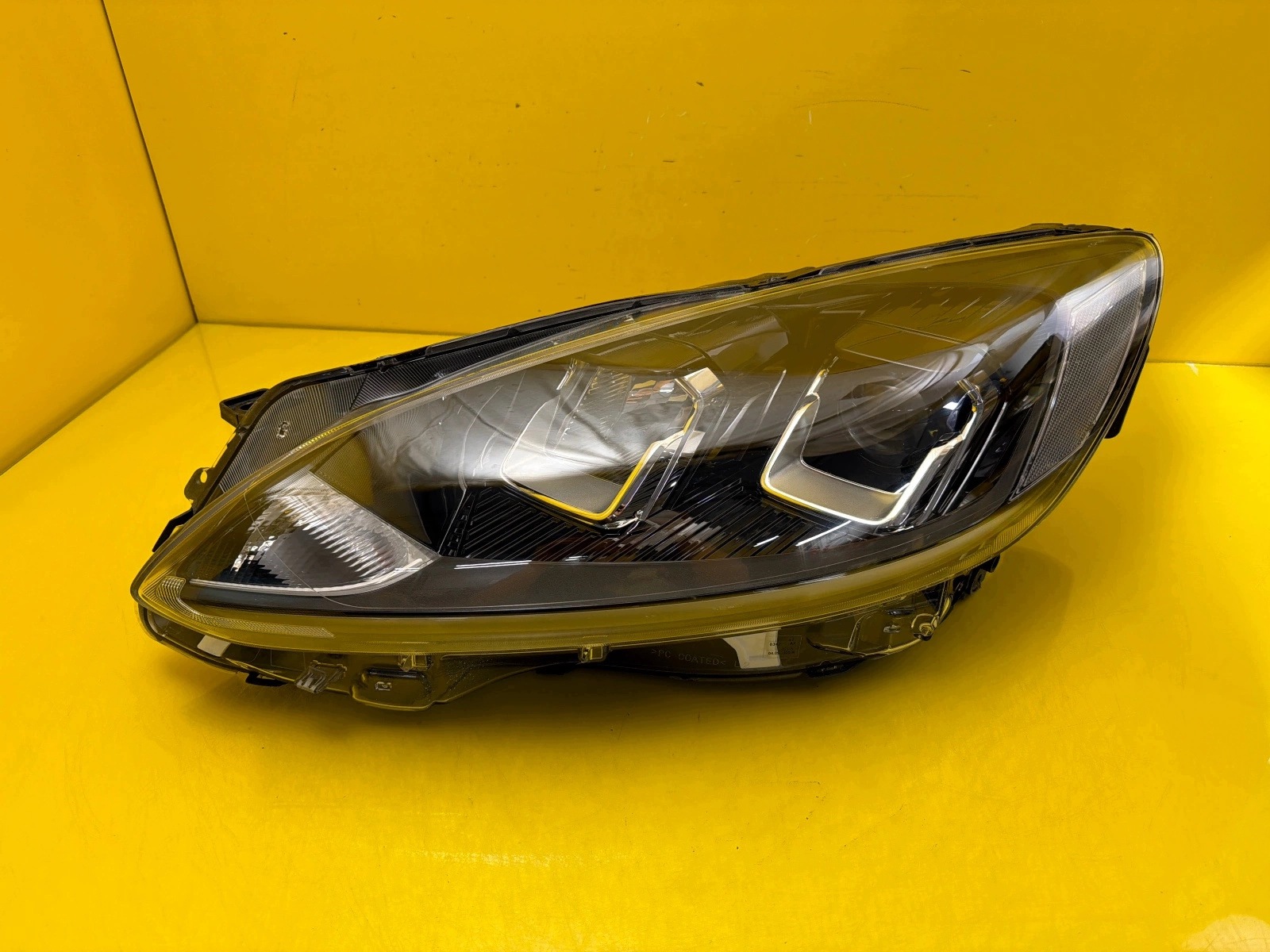 light left Ford Kuga MK3 lens LV4B-13W030-AG